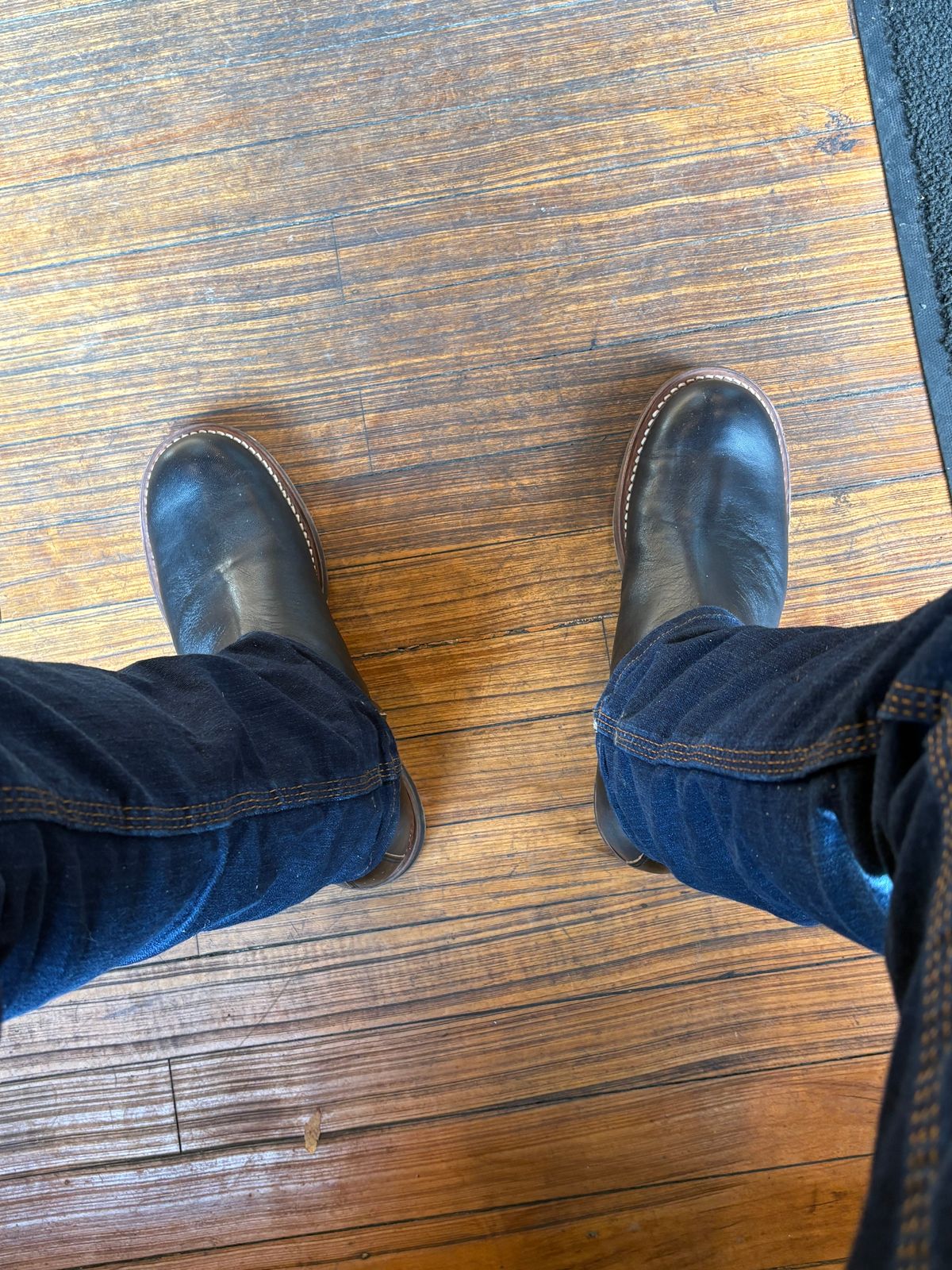 Photo by phealy899 on November 1, 2025 of the Rolling Dub Trio Casper Boot in Black Horse Front #1020.