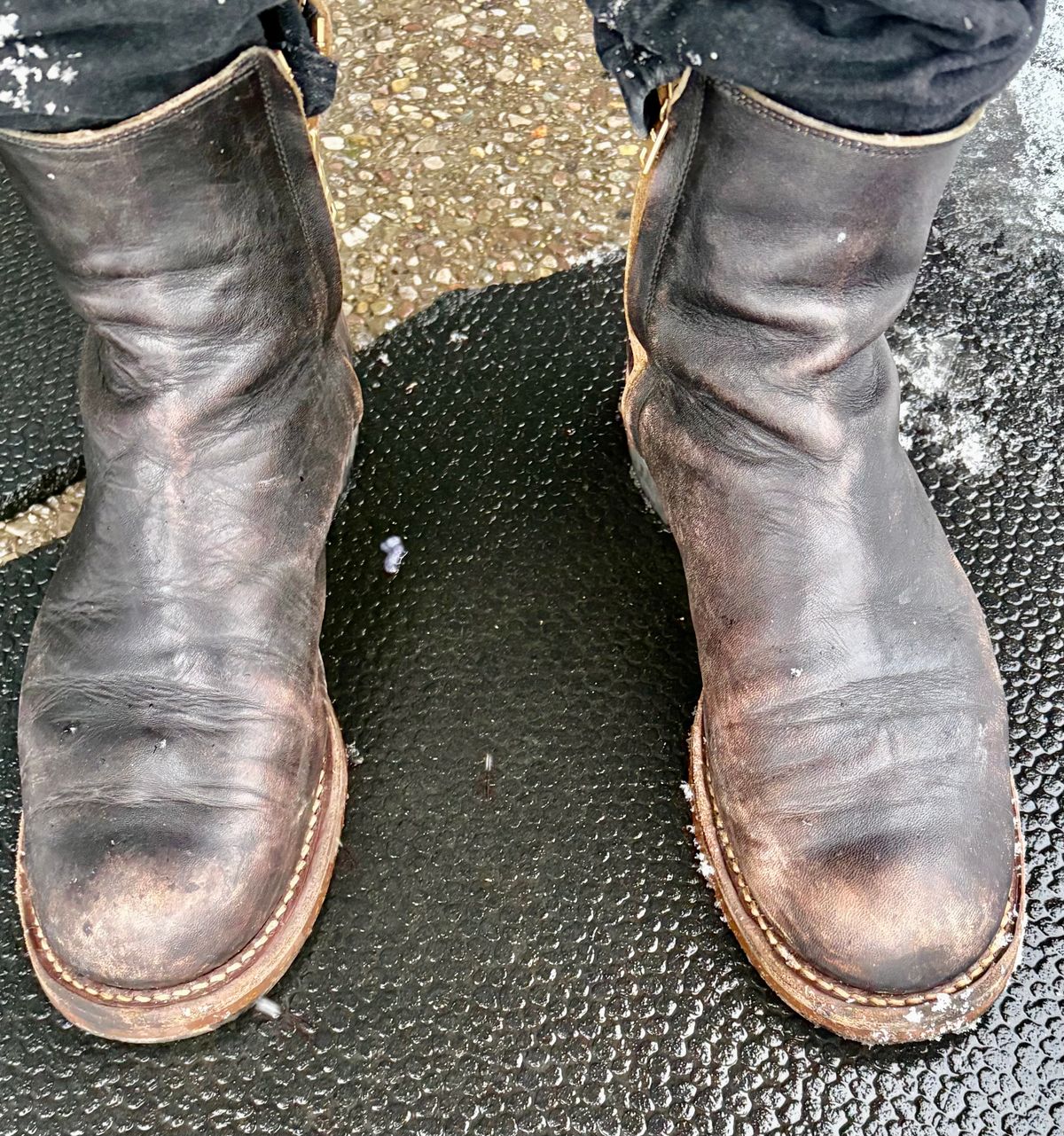 Photo by phealy899 on December 31, 2025 of the Rolling Dub Trio Casper Boot in Black Horse Front #1020.