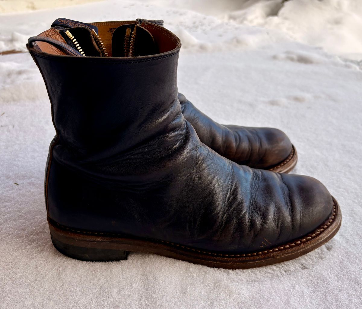 Photo by phealy899 on January 1, 2026 of the Rolling Dub Trio Casper Boot in Black Horse Front #1020.