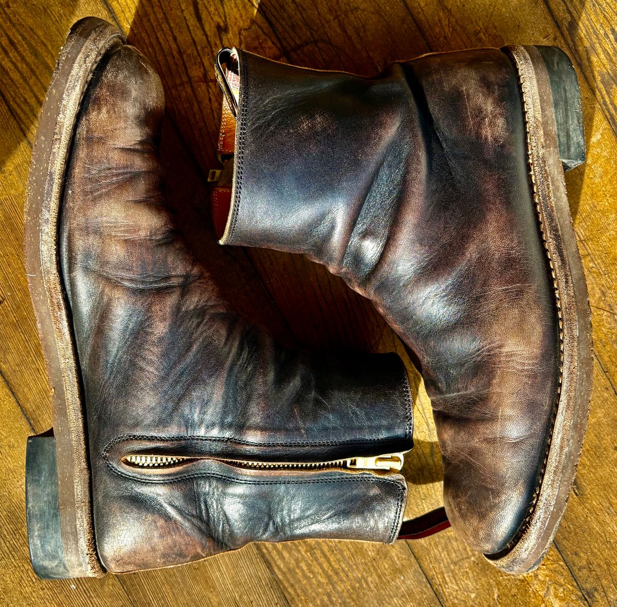 Photo by phealy899 on March 1, 2026 of the Rolling Dub Trio Casper Boot in Black Horse Front #1020.