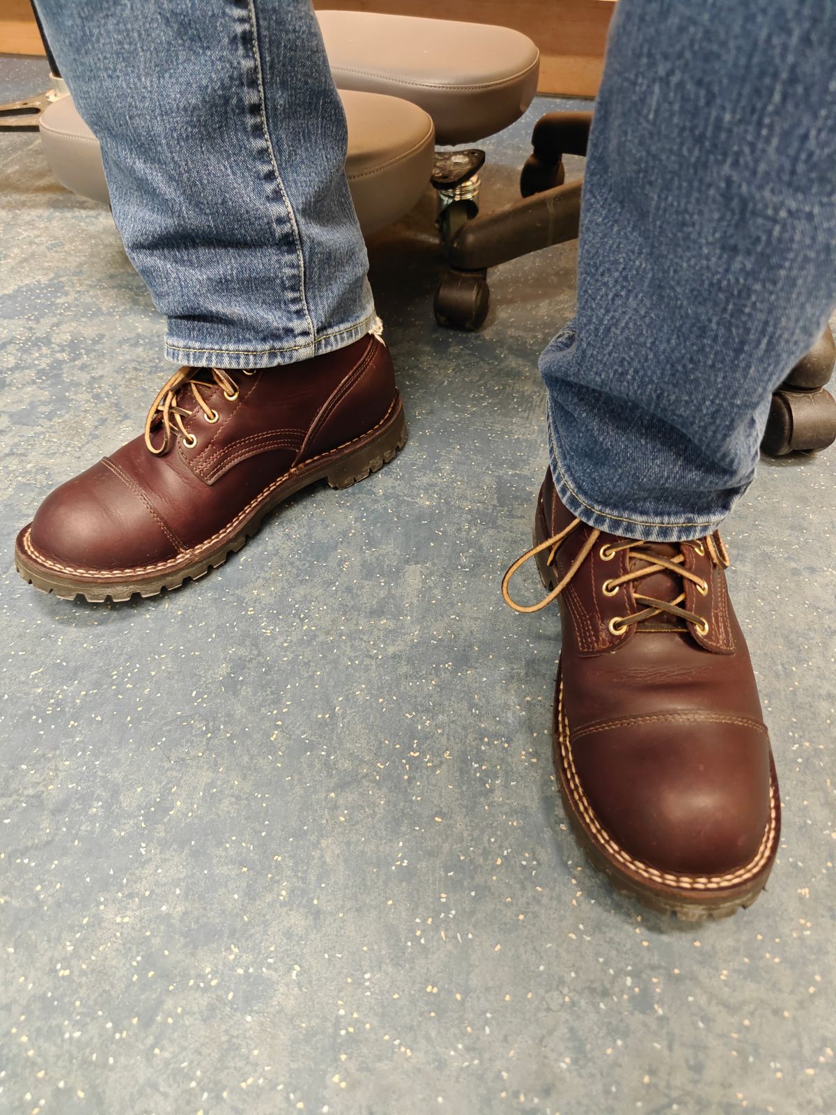 Photo by foxtrot on February 7, 2025 of the Nicks 365 Stitchdown in Horween Color 8 Cypress.