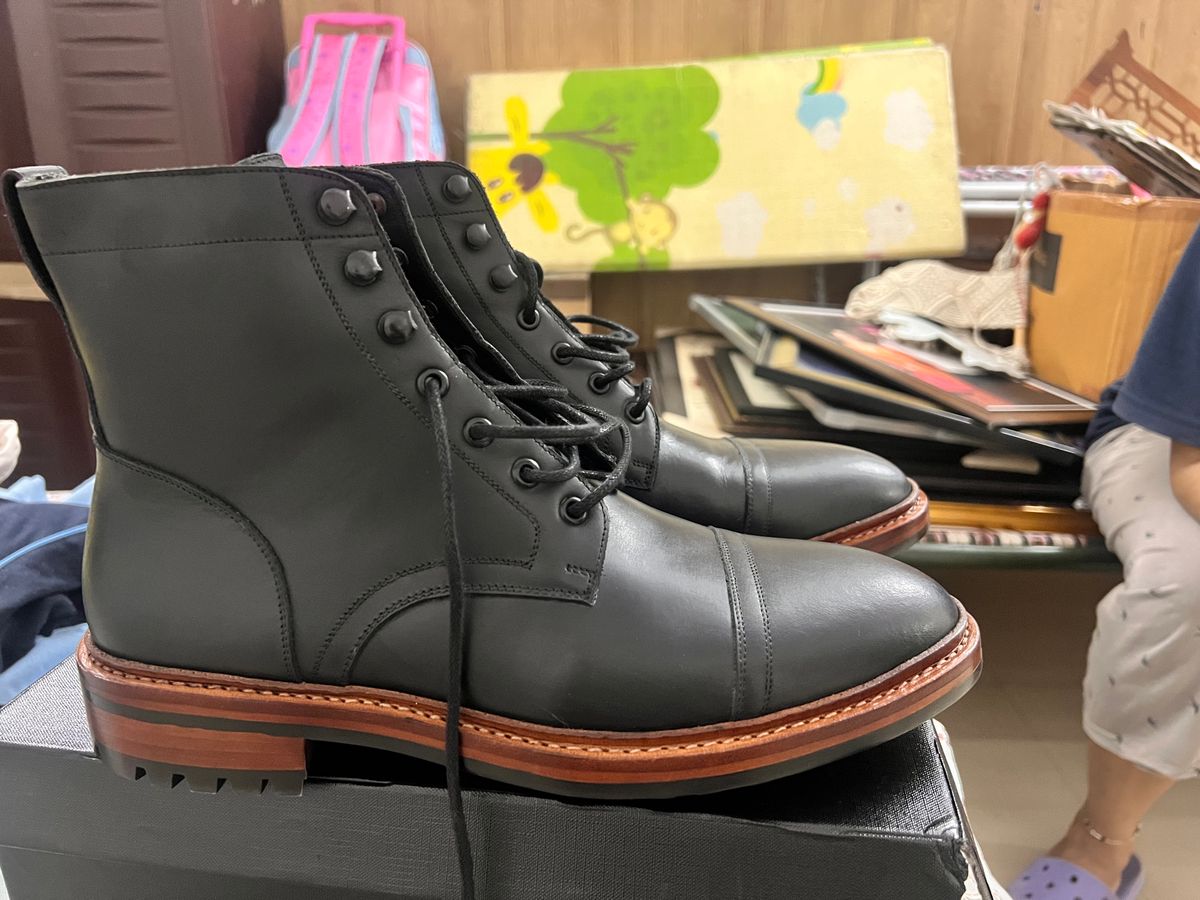 Photo by Guri131 on October 5, 2025 of the Blkbrd Shoemaker Dixon Cap Toe Derby Boot in Black Pullup.