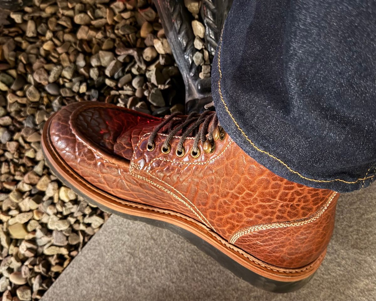 Photo by Guri131 on December 13, 2025 of the Blkbrd Shoemaker Dallas in Law Tanning Peanut Big Horn Shrunken Bison.