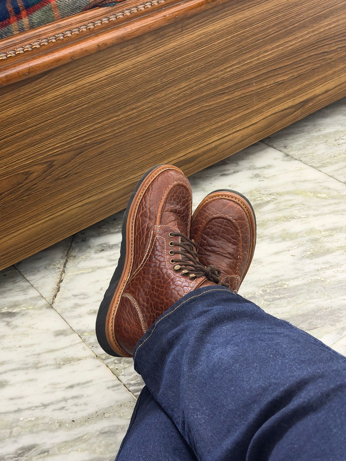 Photo by Guri131 on December 19, 2025 of the Blkbrd Shoemaker Dallas in Law Tanning Peanut Big Horn Shrunken Bison.