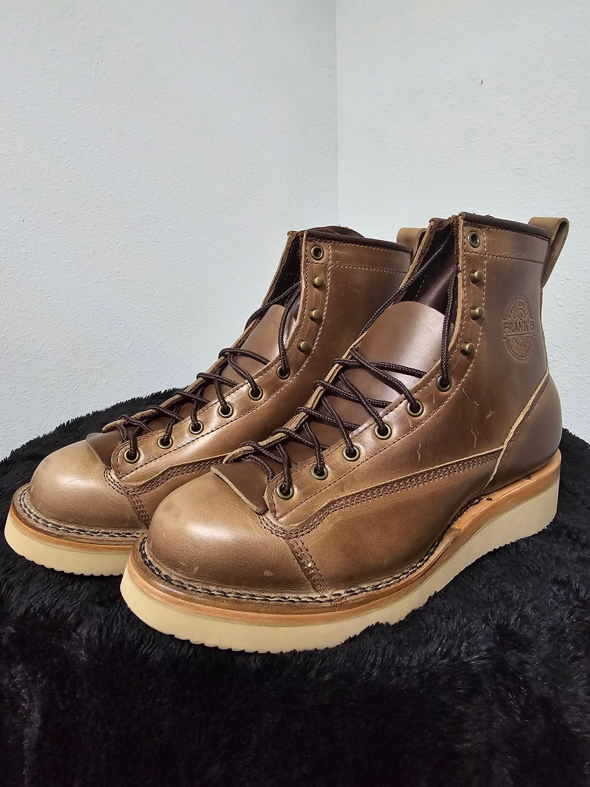 Photo by Thomas_Steed_ on October 1, 2024 of the Frank's Boots Monkey Boot in Horween Natural Chromexcel.