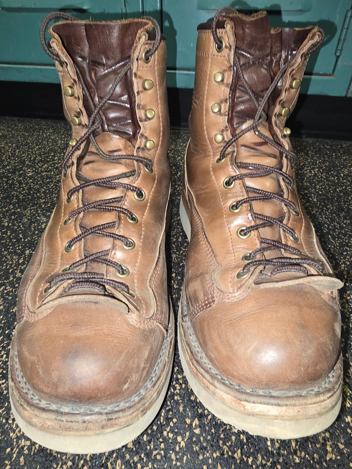 Photo by Thomas_Steed_ on March 5, 2025 of the Frank's Boots Monkey Boot in Horween Natural Chromexcel.