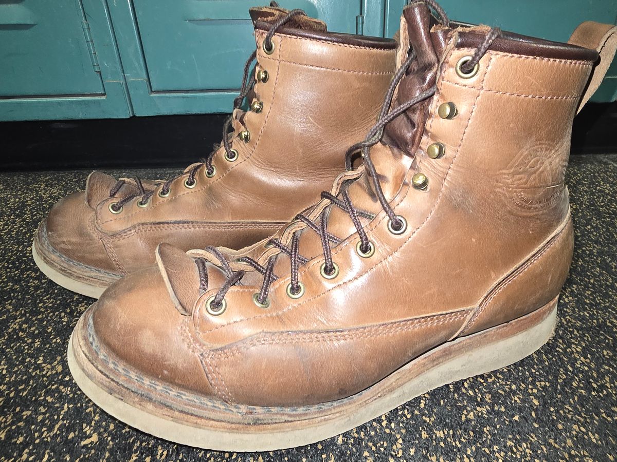 Photo by Thomas_Steed_ on March 5, 2025 of the Frank's Boots Monkey Boot in Horween Natural Chromexcel.