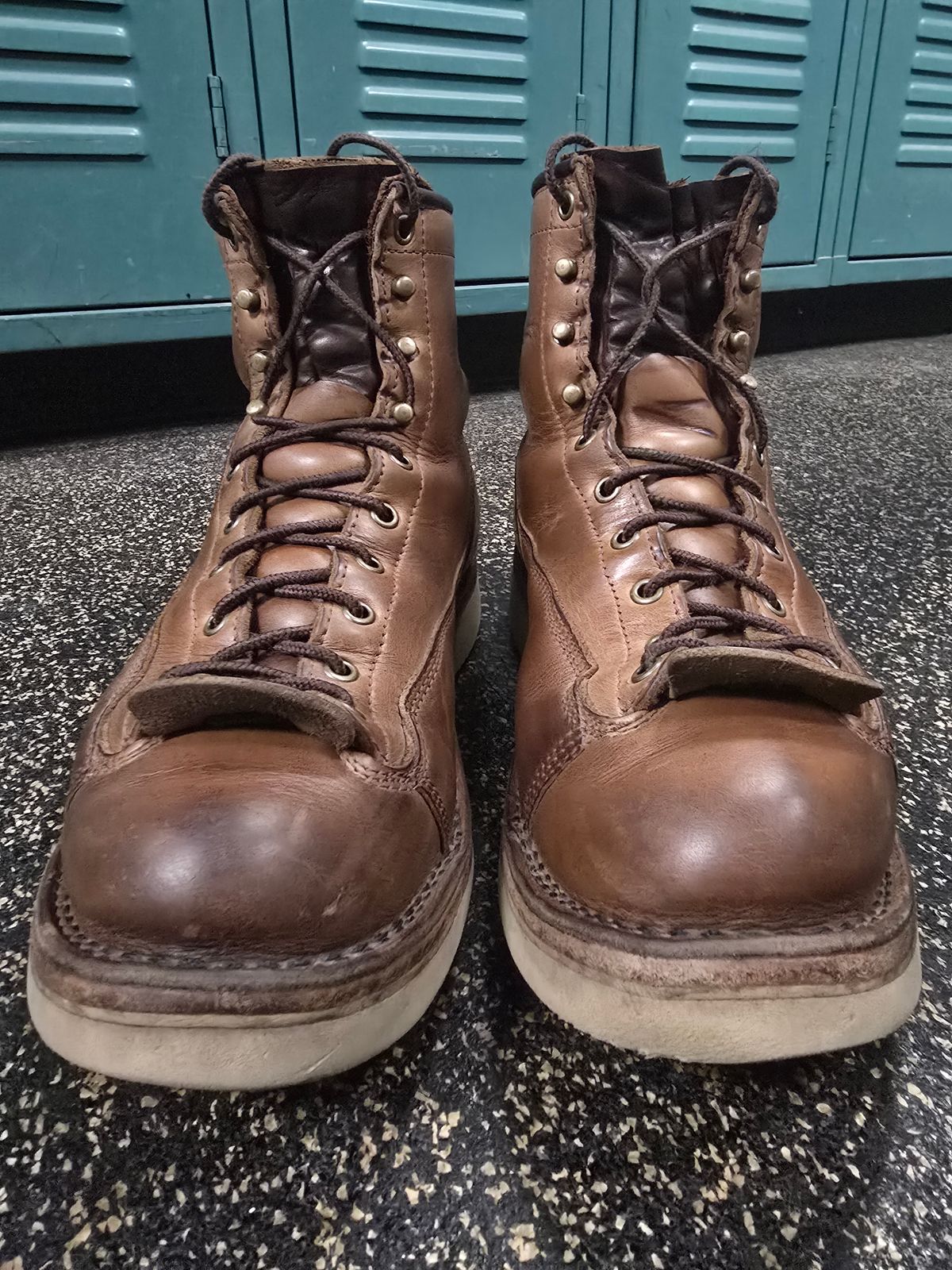 Photo by Thomas_Steed_ on April 1, 2025 of the Frank's Boots Monkey Boot in Horween Natural Chromexcel.