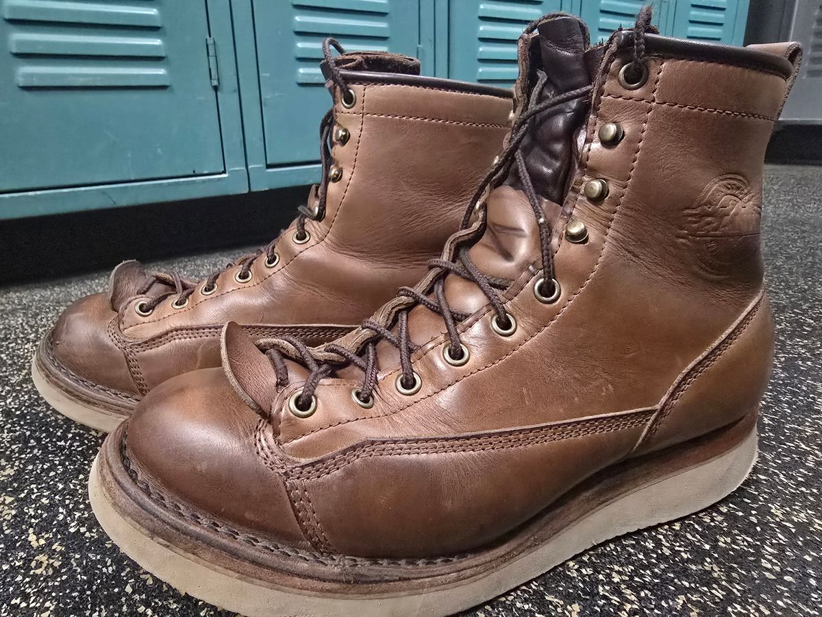 Photo by Thomas_Steed_ on April 1, 2025 of the Frank's Boots Monkey Boot in Horween Natural Chromexcel.