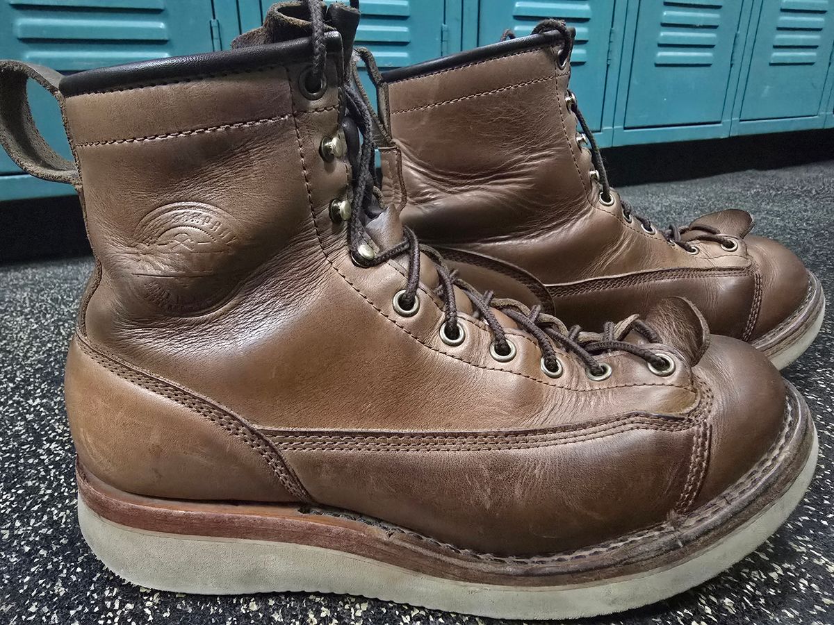 Photo by Thomas_Steed_ on April 1, 2025 of the Frank's Boots Monkey Boot in Horween Natural Chromexcel.