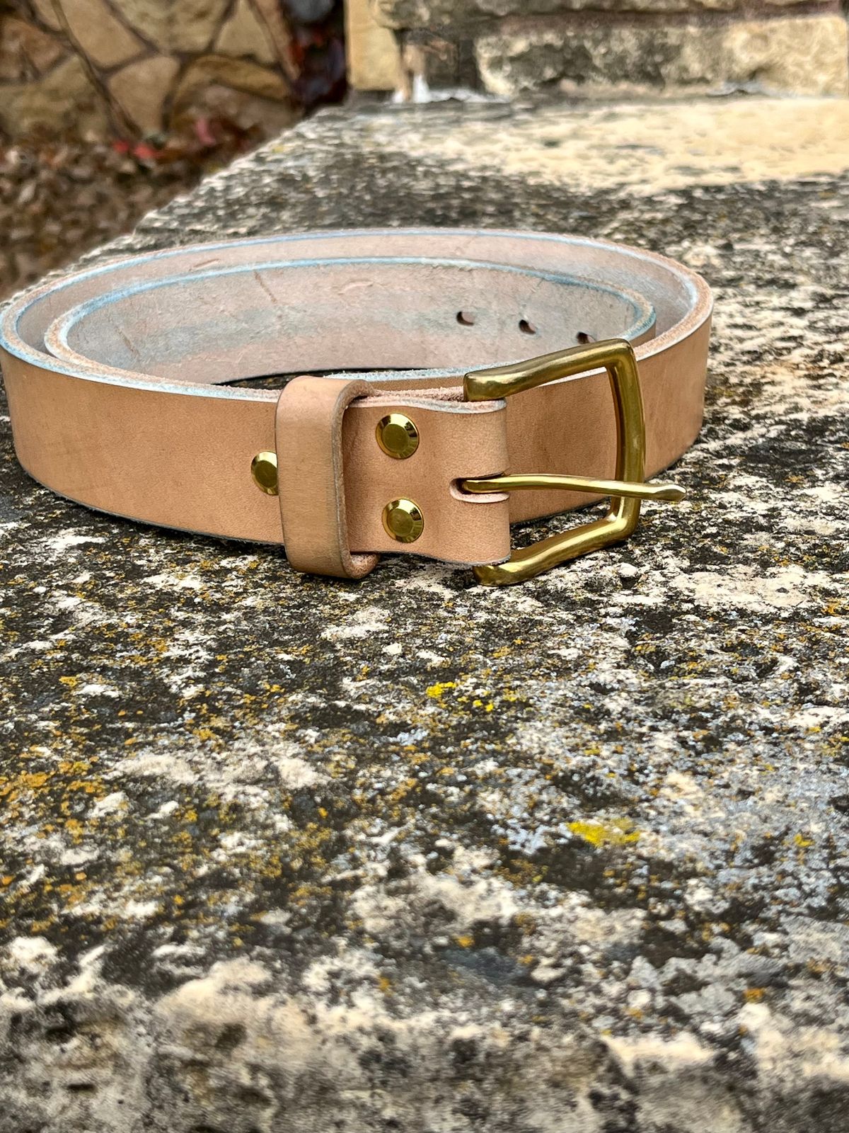 Photo by Sody101 on November 2, 2025 of the Carmine Jack Leather Shipyard Belt in J&FJ Baker Natural Oak Bark Tanned Harness.