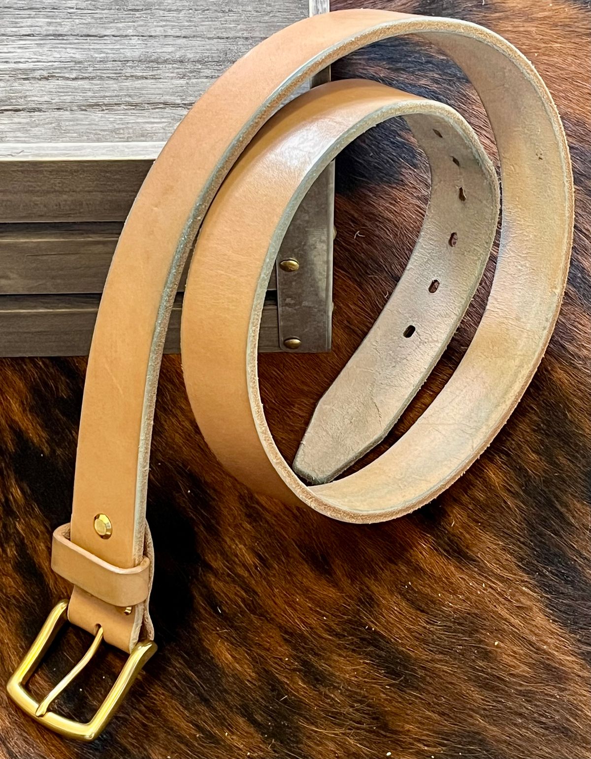 Photo by Sody101 on November 27, 2025 of the Carmine Jack Leather Shipyard Belt in J&FJ Baker Natural Oak Bark Tanned Harness.