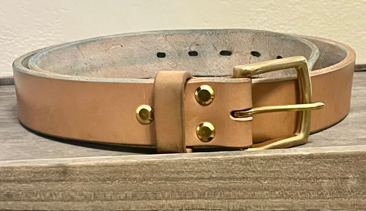 Photo by Sody101 on January 3, 2026 of the Carmine Jack Leather Shipyard Belt in J&FJ Baker Natural Oak Bark Tanned Harness.