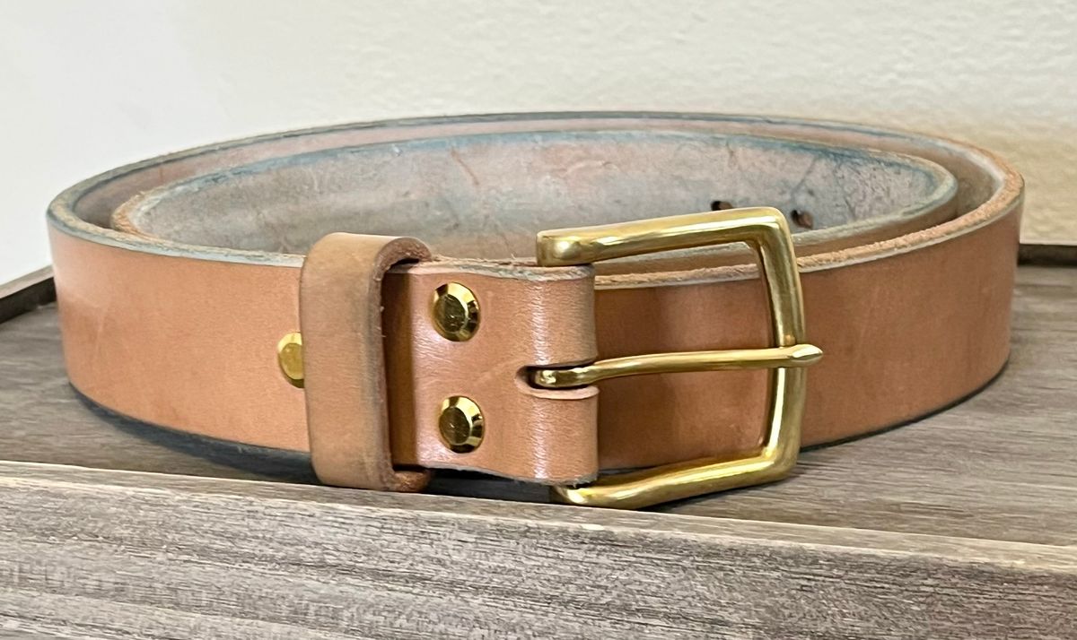 Photo by Sody101 on February 1, 2026 of the Carmine Jack Leather Shipyard Belt in J&FJ Baker Natural Oak Bark Tanned Harness.