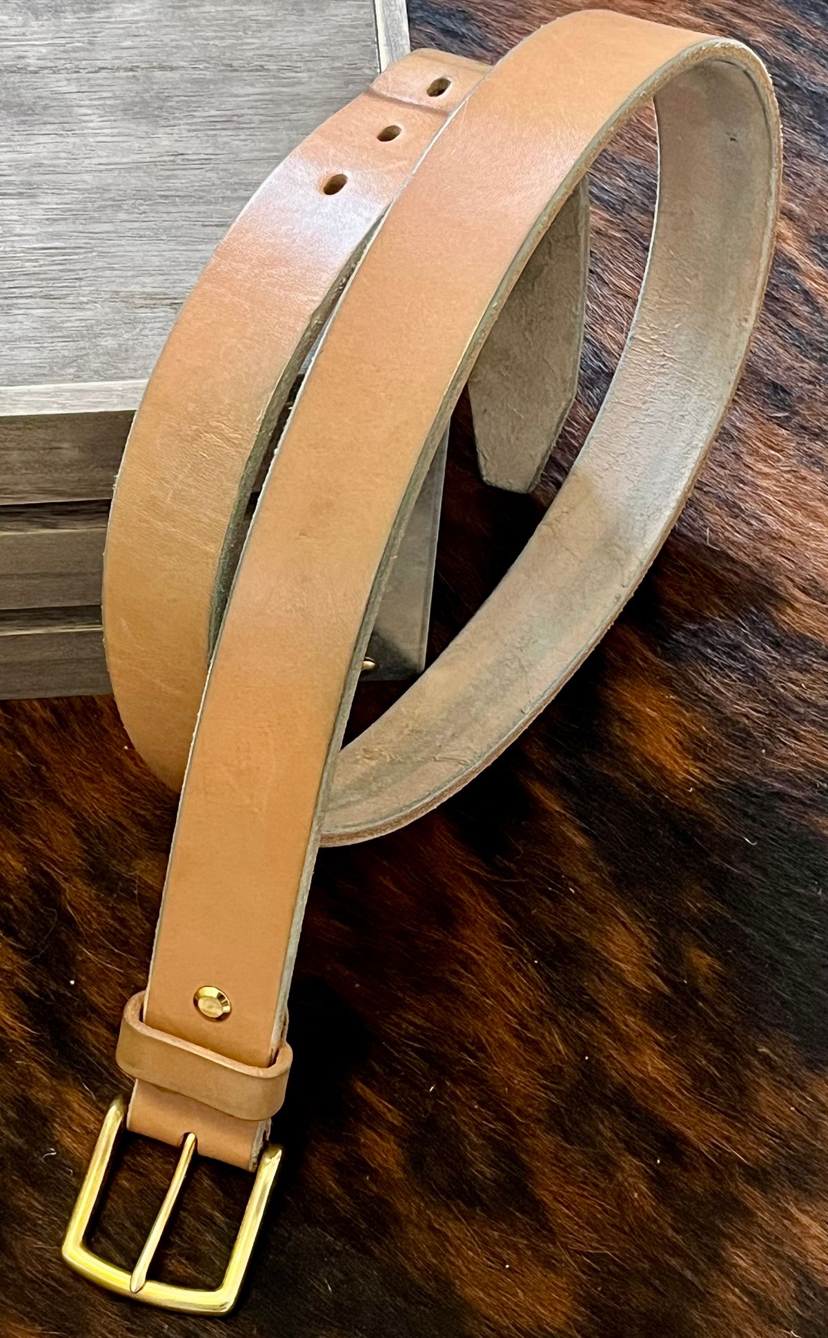 Photo by Sody101 on February 1, 2026 of the Carmine Jack Leather Shipyard Belt in J&FJ Baker Natural Oak Bark Tanned Harness.