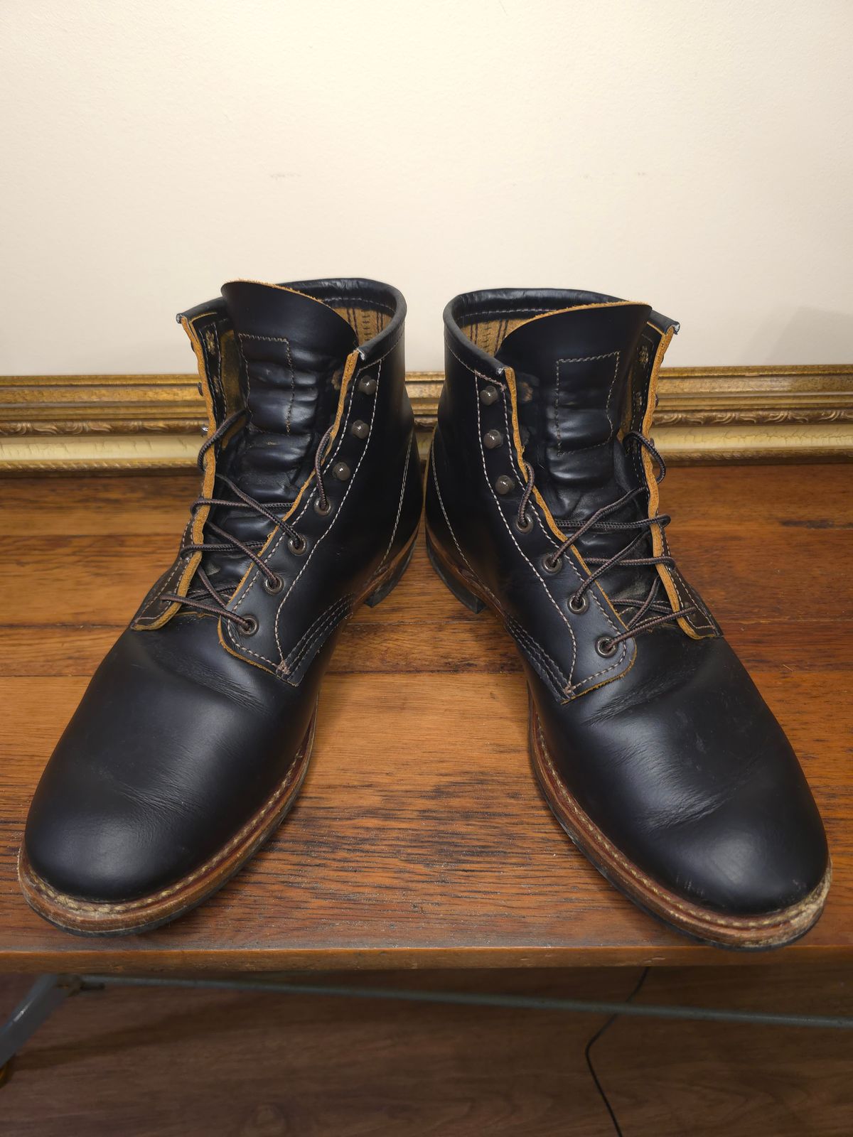 Photo by TheRedWingerDinger on September 30, 2025 of the Red Wing Beckman Flatbox in S.B. Foot Black Klondike.