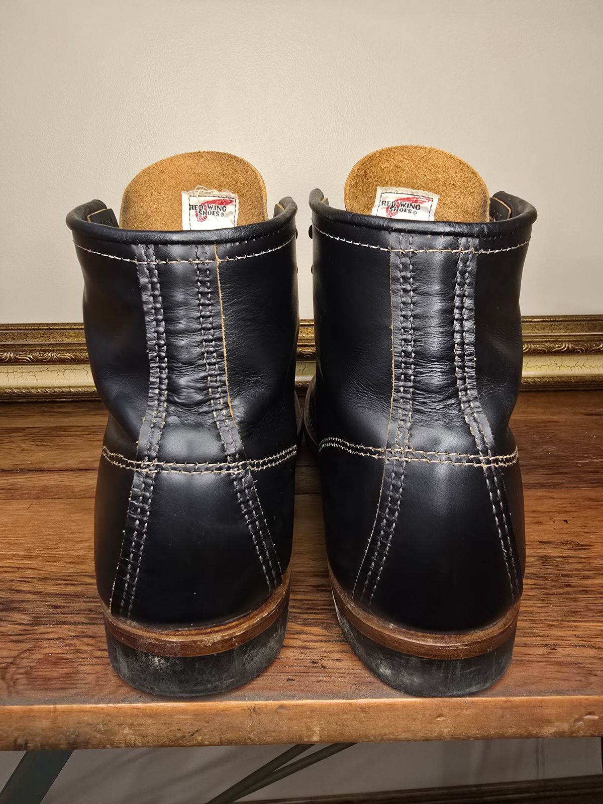 Photo by TheRedWingerDinger on September 30, 2025 of the Red Wing Beckman Flatbox in S.B. Foot Black Klondike.
