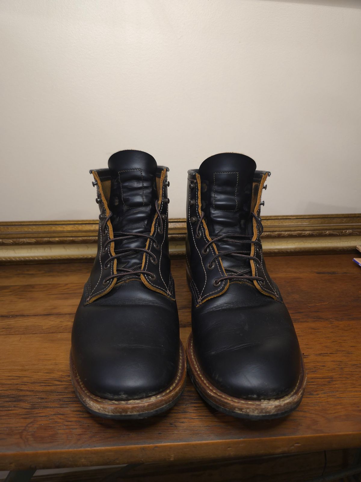 Photo by TheRedWingerDinger on September 30, 2025 of the Red Wing Beckman Flatbox in S.B. Foot Black Klondike.