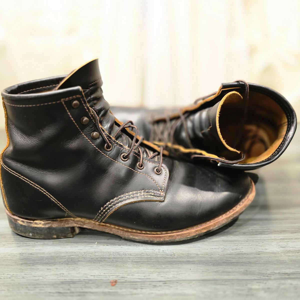 Photo by TheRedWingerDinger on November 2, 2025 of the Red Wing Beckman Flatbox in S.B. Foot Black Klondike.