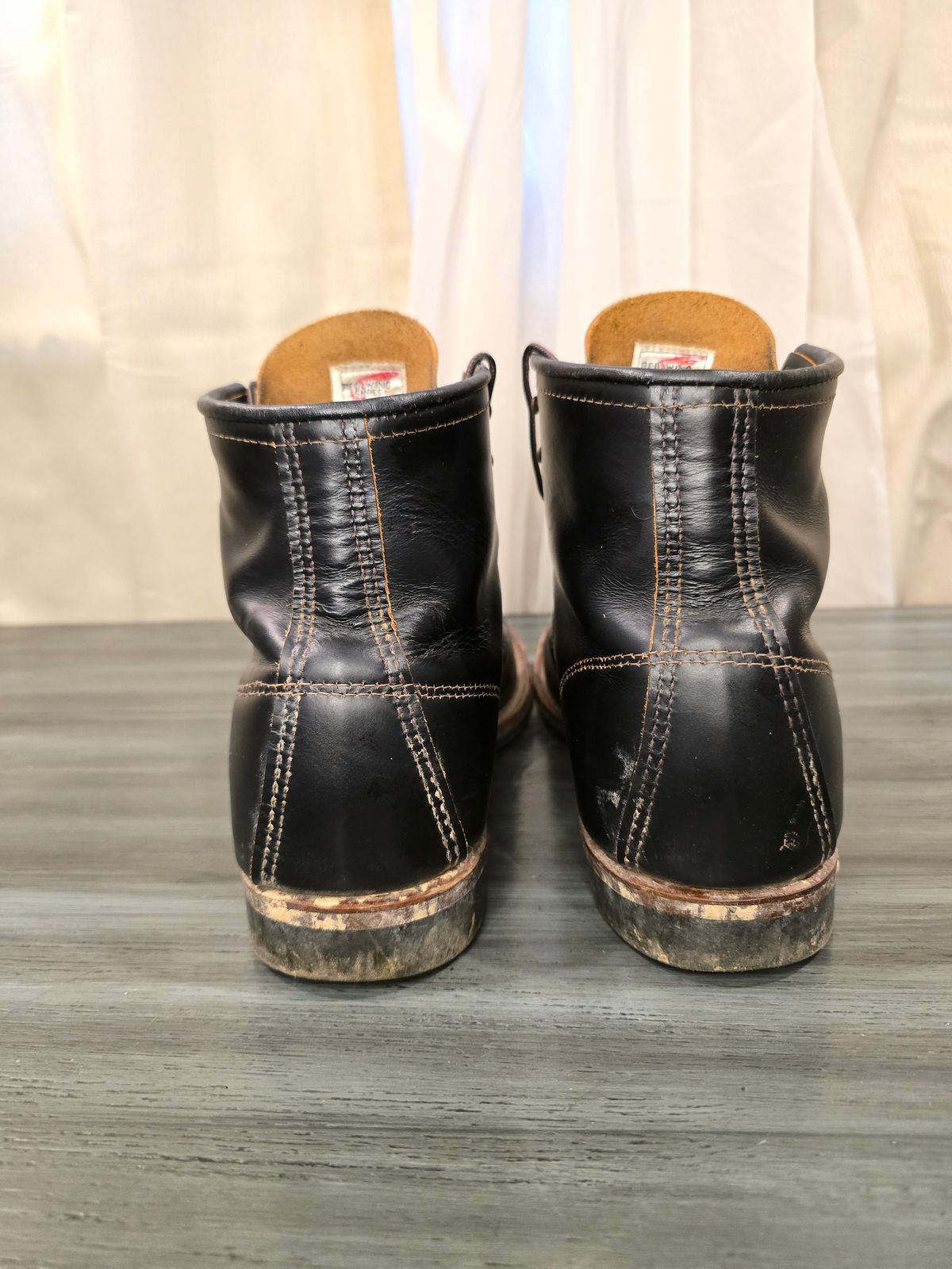 Photo by TheRedWingerDinger on November 2, 2025 of the Red Wing Beckman Flatbox in S.B. Foot Black Klondike.