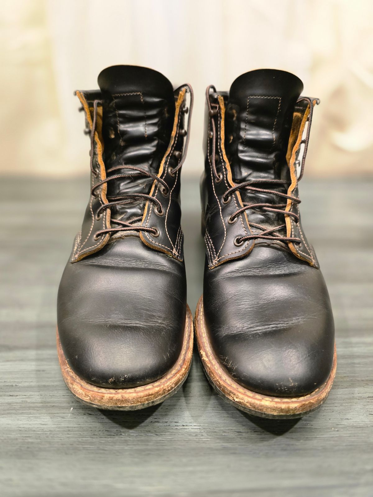 Photo by TheRedWingerDinger on November 2, 2025 of the Red Wing Beckman Flatbox in S.B. Foot Black Klondike.