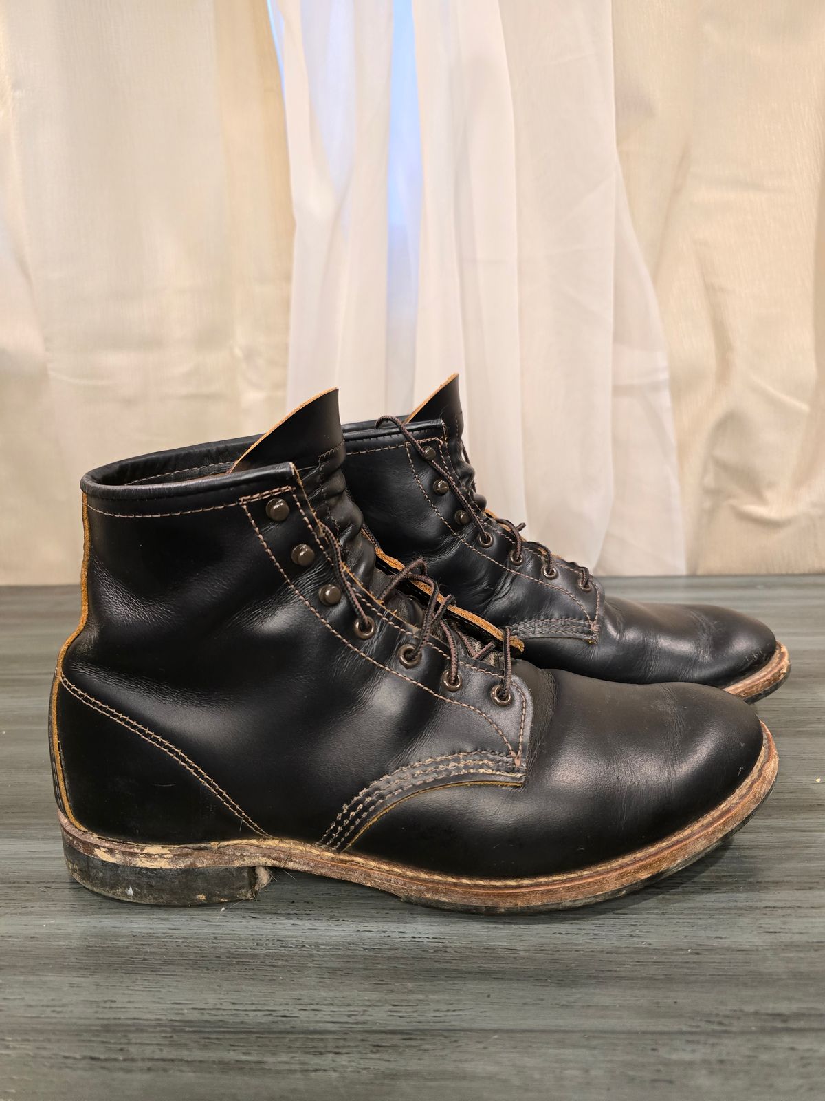 Photo by TheRedWingerDinger on November 2, 2025 of the Red Wing Beckman Flatbox in S.B. Foot Black Klondike.