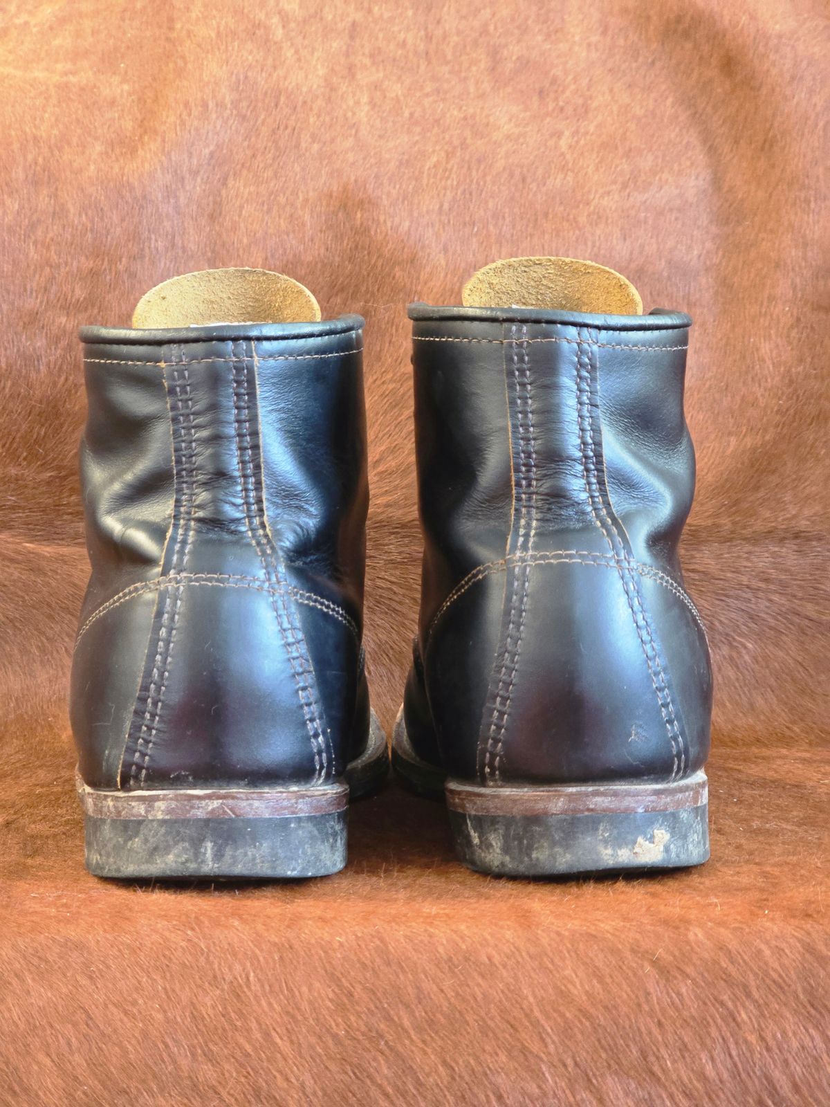 Photo by TheRedWingerDinger on December 4, 2025 of the Red Wing Beckman Flatbox in S.B. Foot Black Klondike.