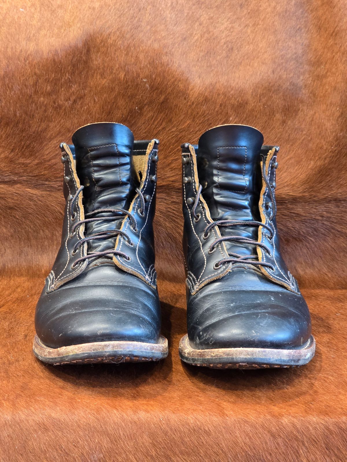 Photo by TheRedWingerDinger on December 4, 2025 of the Red Wing Beckman Flatbox in S.B. Foot Black Klondike.