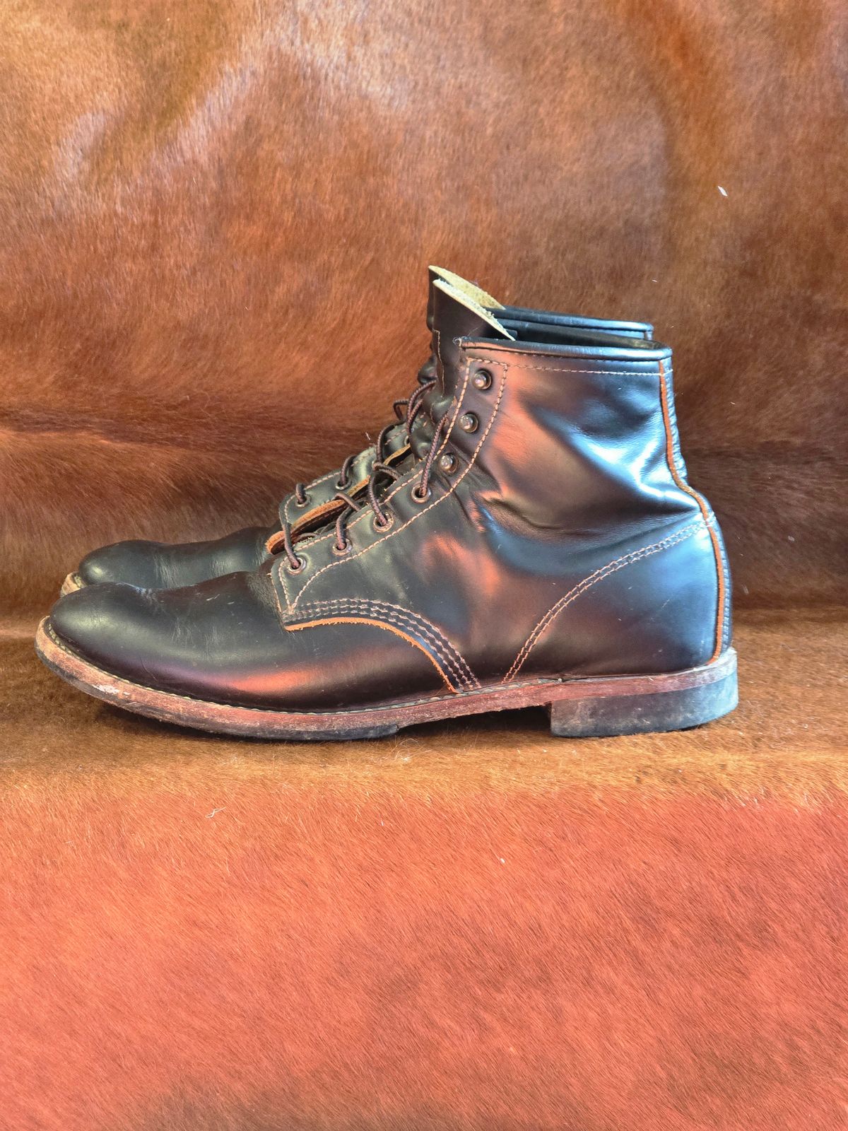 Photo by TheRedWingerDinger on December 4, 2025 of the Red Wing Beckman Flatbox in S.B. Foot Black Klondike.