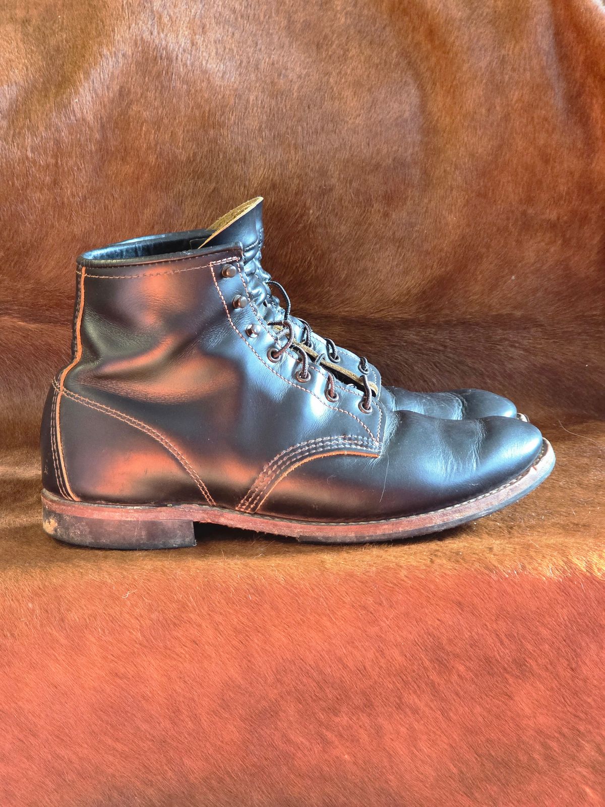 Photo by TheRedWingerDinger on December 4, 2025 of the Red Wing Beckman Flatbox in S.B. Foot Black Klondike.