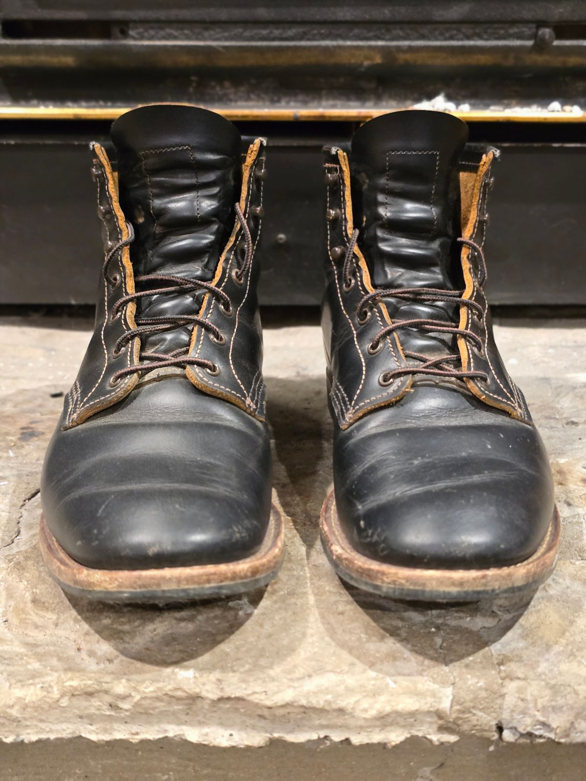 Photo by TheRedWingerDinger on January 4, 2026 of the Red Wing Beckman Flatbox in S.B. Foot Black Klondike.