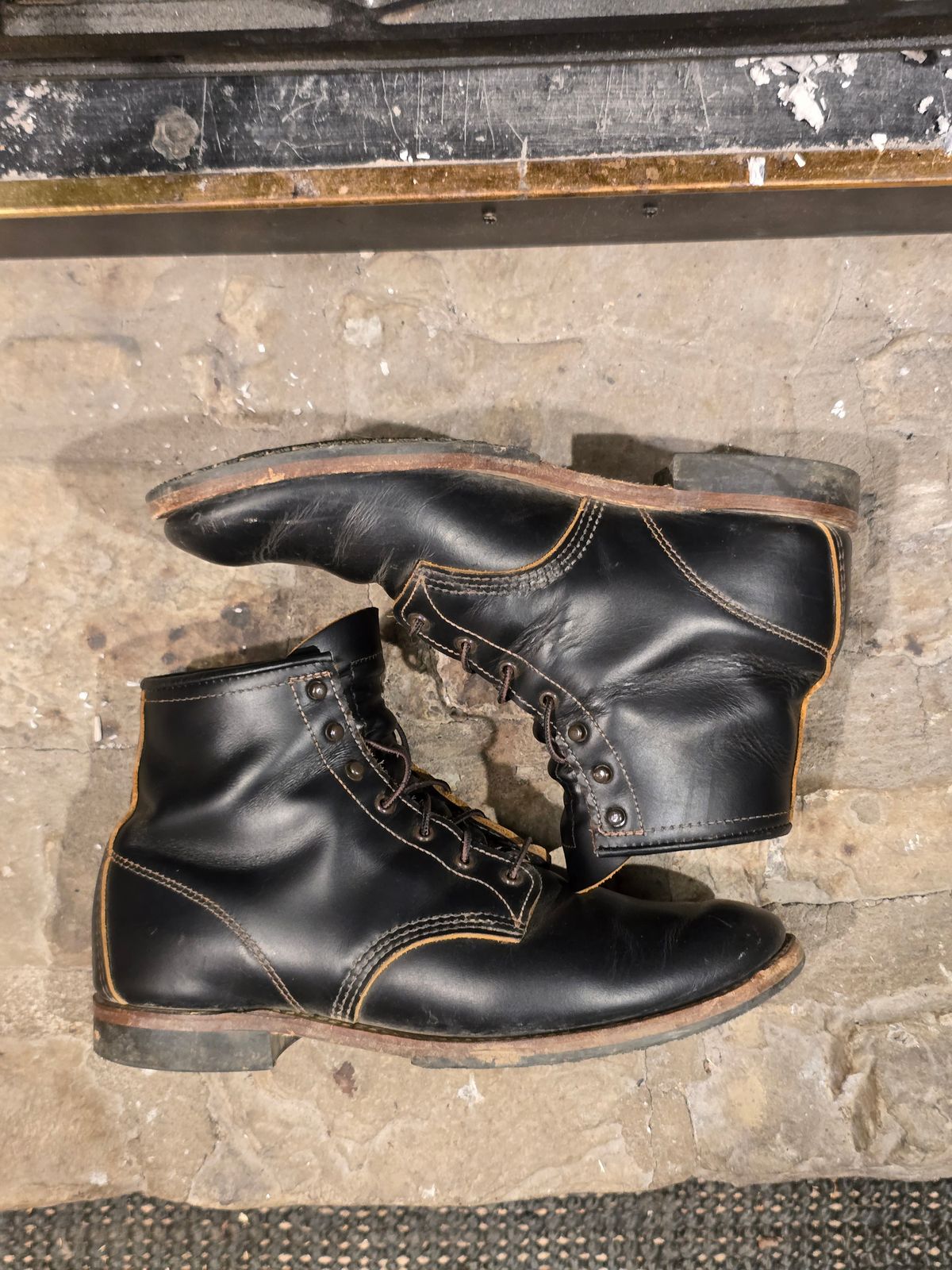 Photo by TheRedWingerDinger on January 4, 2026 of the Red Wing Beckman Flatbox in S.B. Foot Black Klondike.