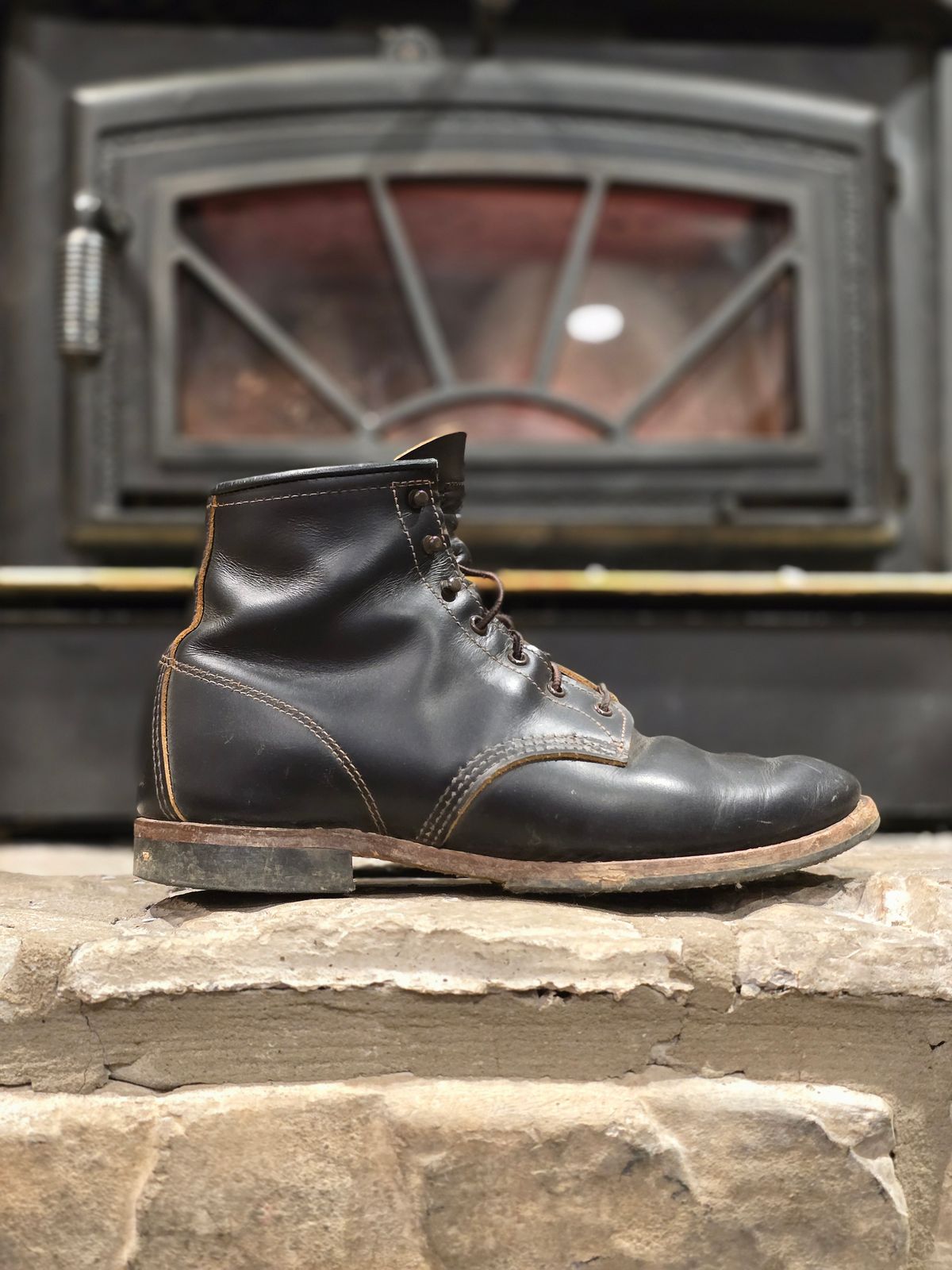 Photo by TheRedWingerDinger on January 4, 2026 of the Red Wing Beckman Flatbox in S.B. Foot Black Klondike.
