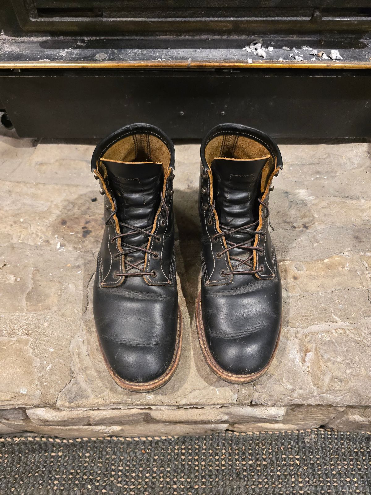 Photo by TheRedWingerDinger on January 4, 2026 of the Red Wing Beckman Flatbox in S.B. Foot Black Klondike.