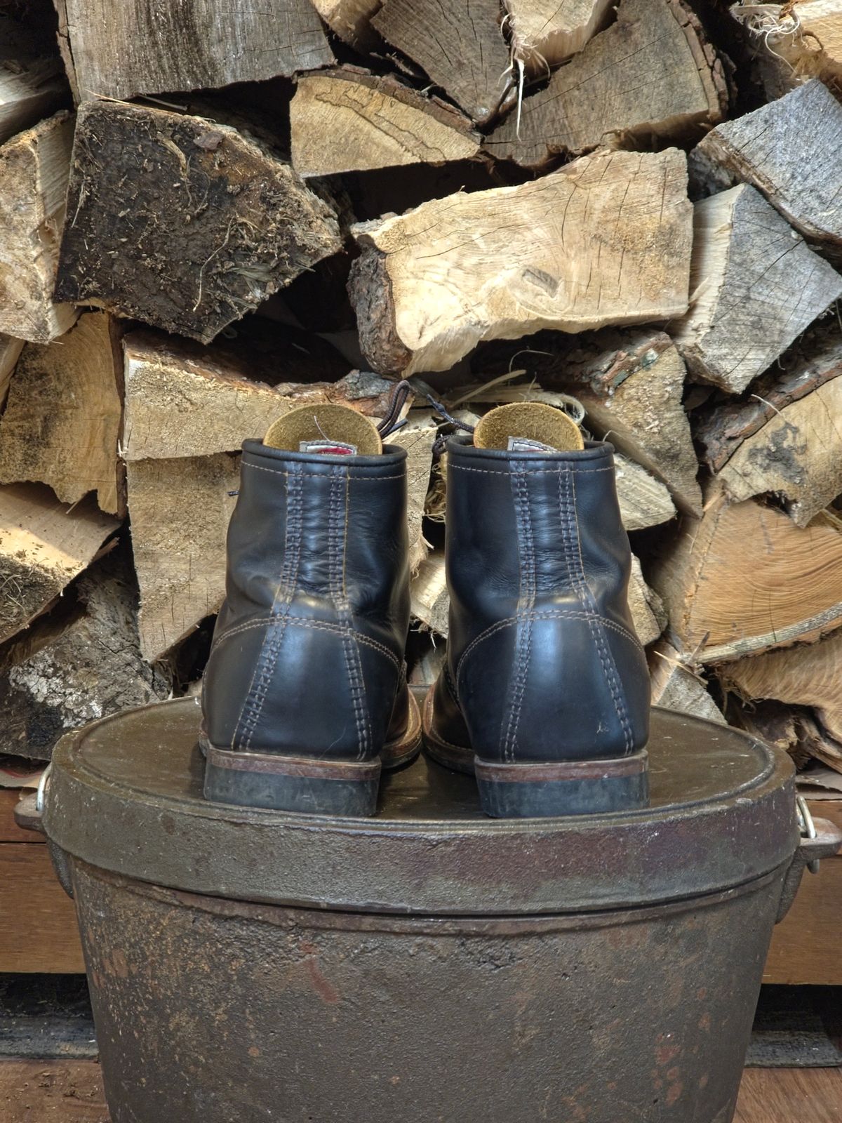 Photo by TheRedWingerDinger on February 5, 2026 of the Red Wing Beckman Flatbox in S.B. Foot Black Klondike.