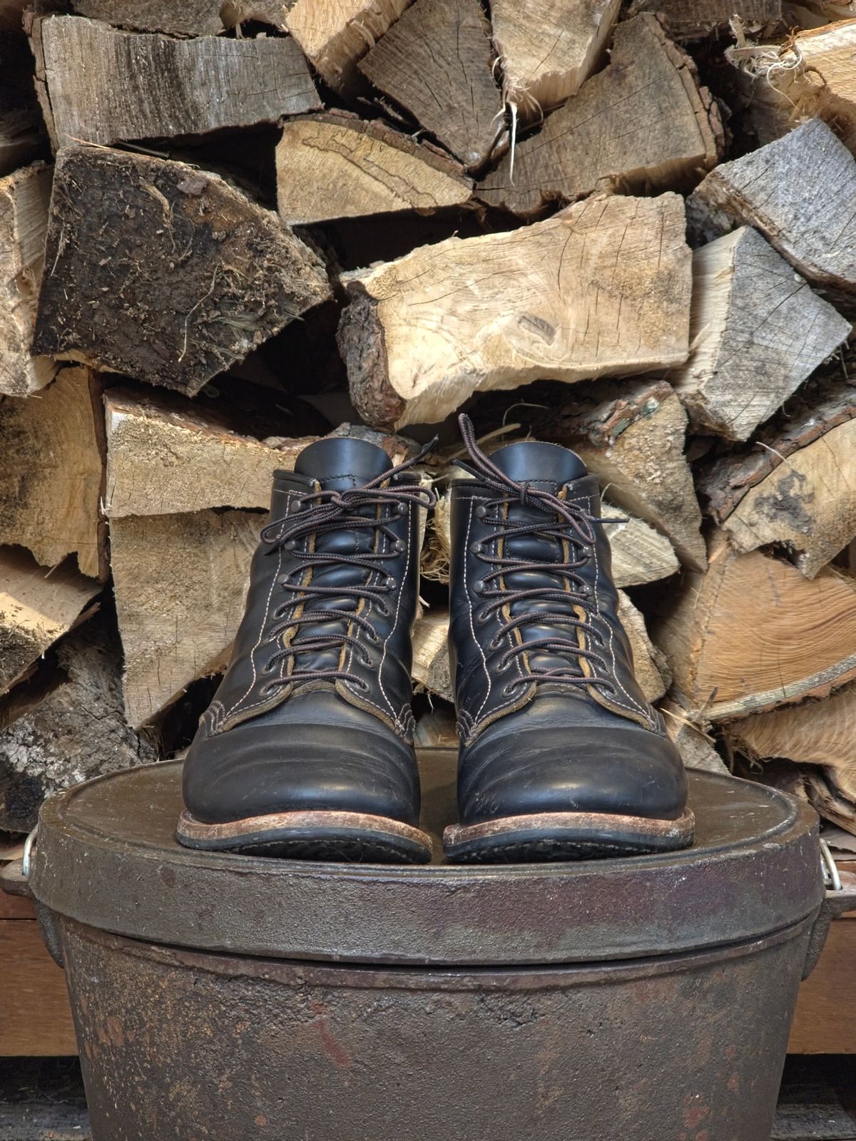 Photo by TheRedWingerDinger on February 5, 2026 of the Red Wing Beckman Flatbox in S.B. Foot Black Klondike.