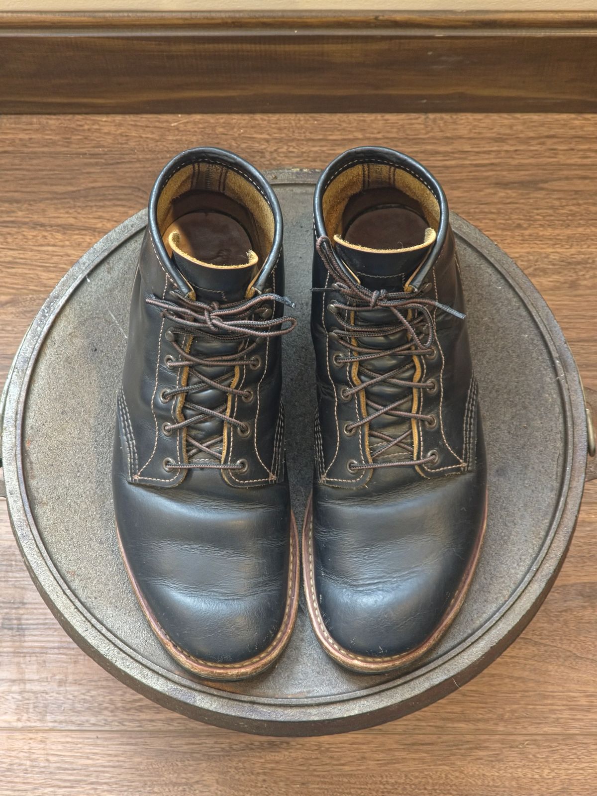 Photo by TheRedWingerDinger on February 5, 2026 of the Red Wing Beckman Flatbox in S.B. Foot Black Klondike.