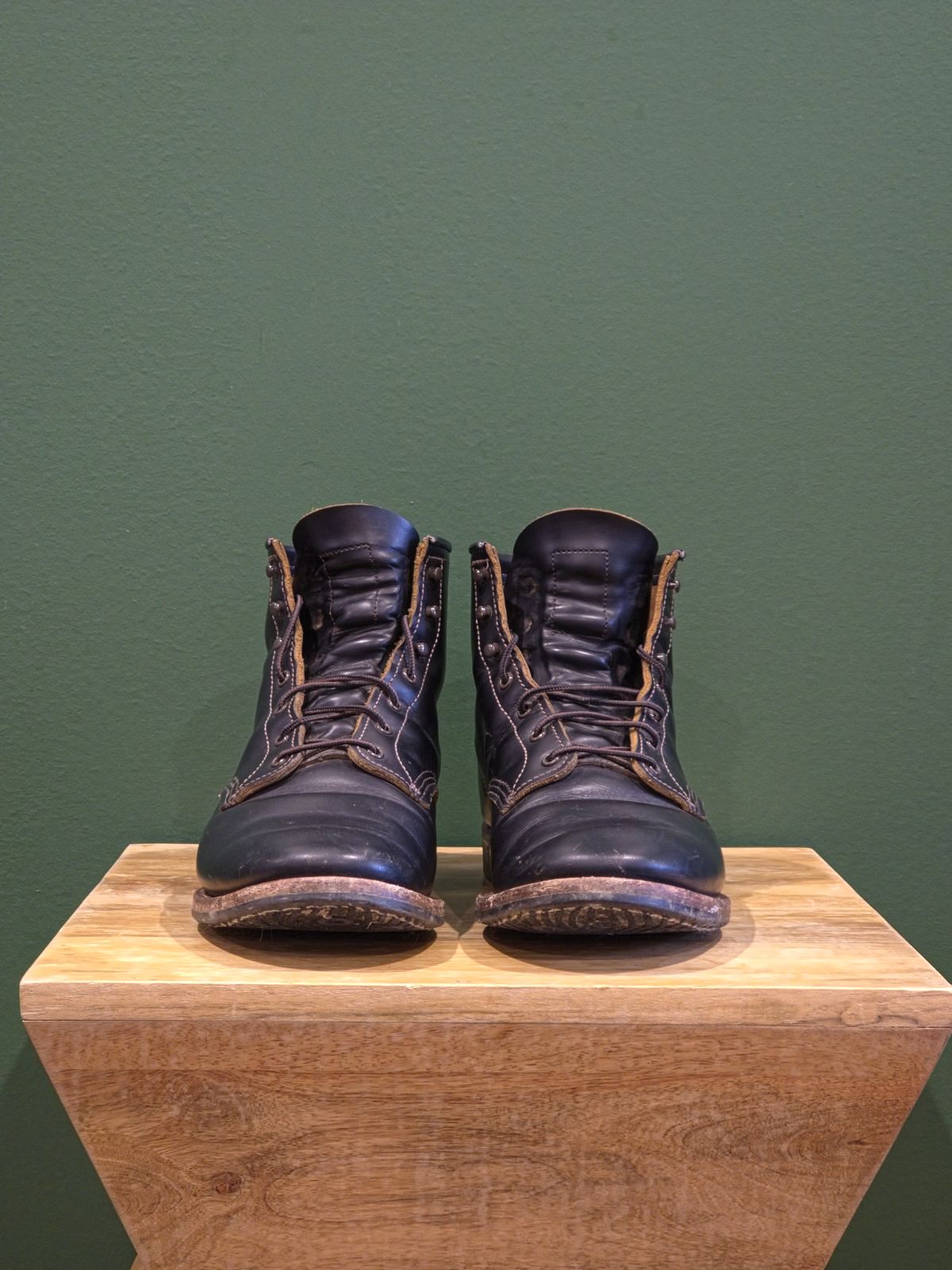 Photo by TheRedWingerDinger on March 5, 2026 of the Red Wing Beckman Flatbox in S.B. Foot Black Klondike.