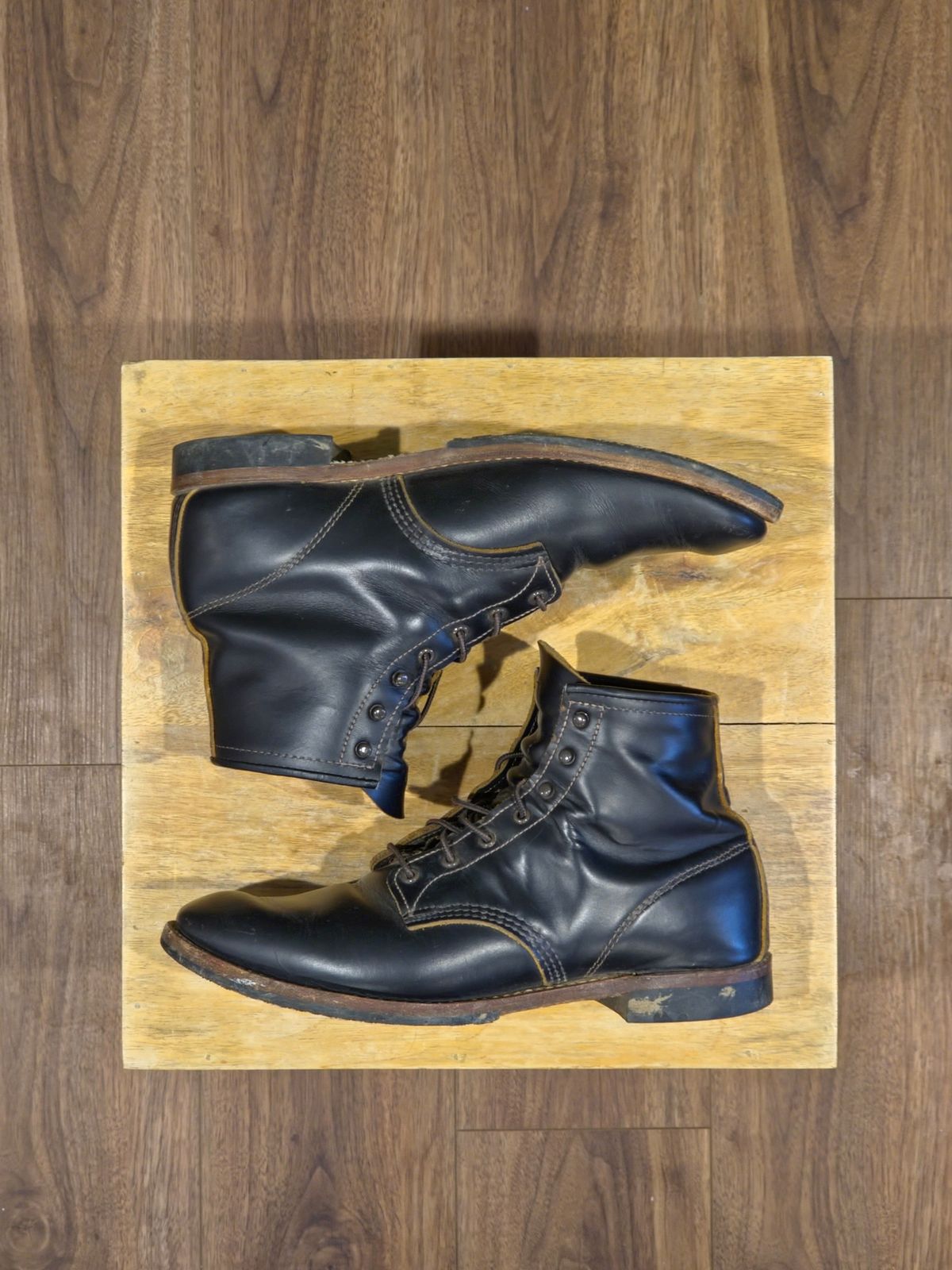 Photo by TheRedWingerDinger on March 5, 2026 of the Red Wing Beckman Flatbox in S.B. Foot Black Klondike.