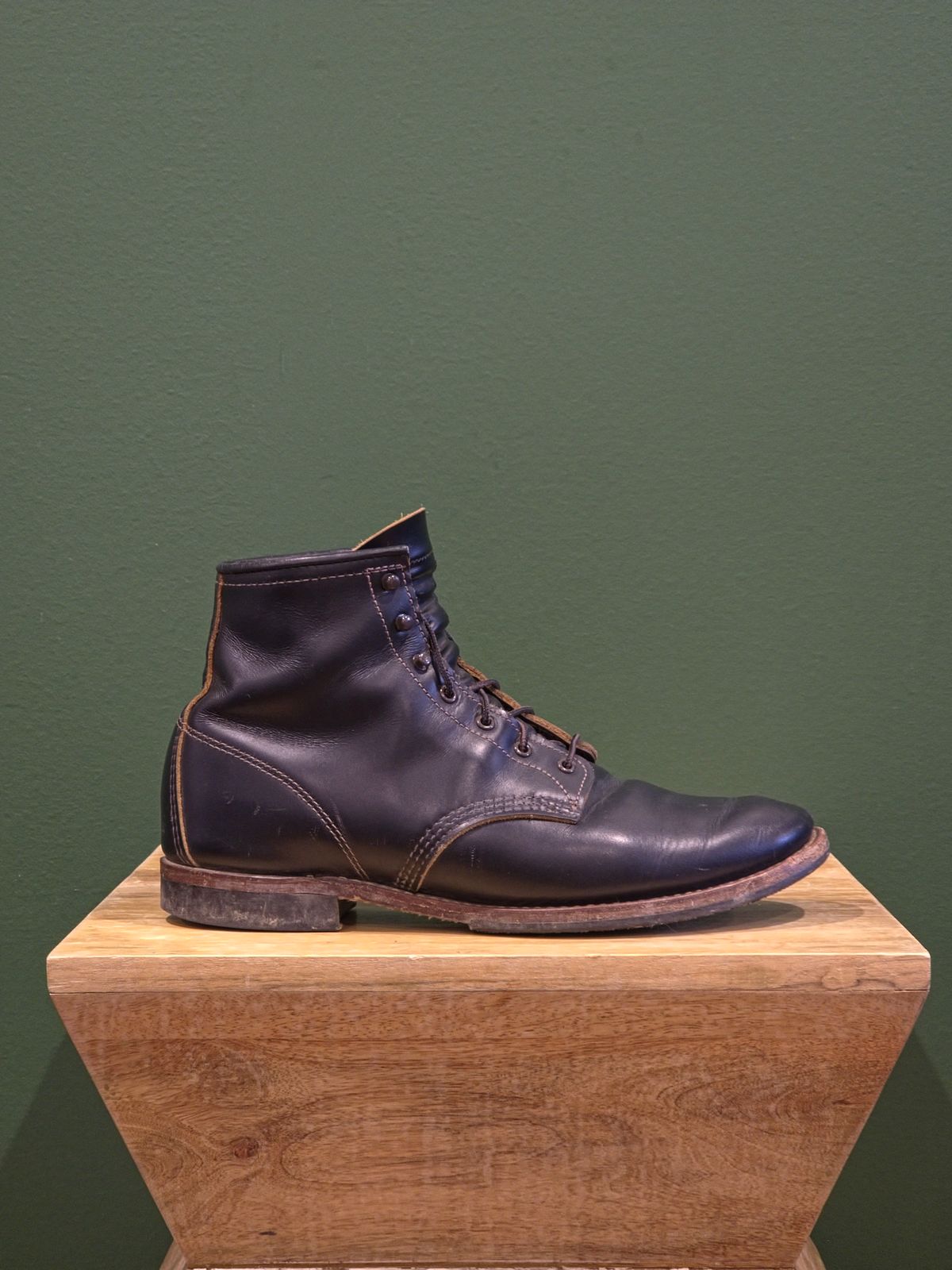 Photo by TheRedWingerDinger on March 5, 2026 of the Red Wing Beckman Flatbox in S.B. Foot Black Klondike.