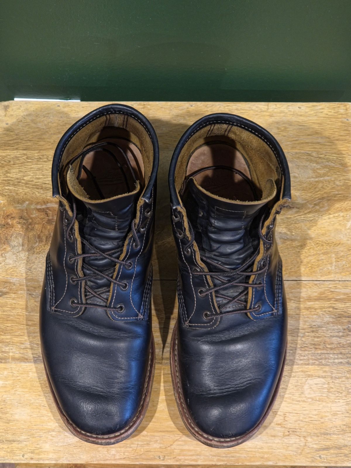 Photo by TheRedWingerDinger on March 5, 2026 of the Red Wing Beckman Flatbox in S.B. Foot Black Klondike.