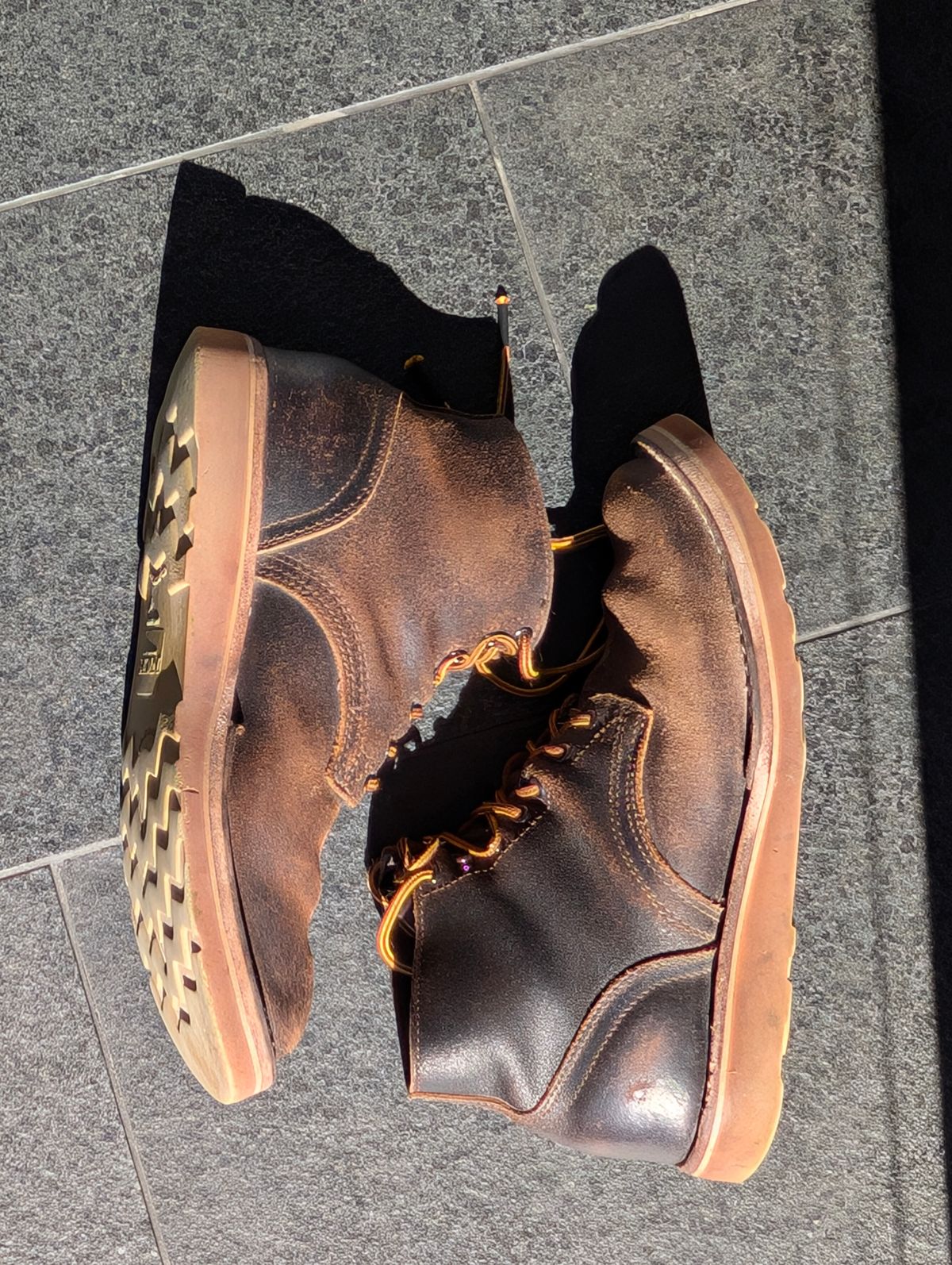 Photo by JY on April 4, 2025 of the Nicks MTO in Horween Brown Waxed Flesh.