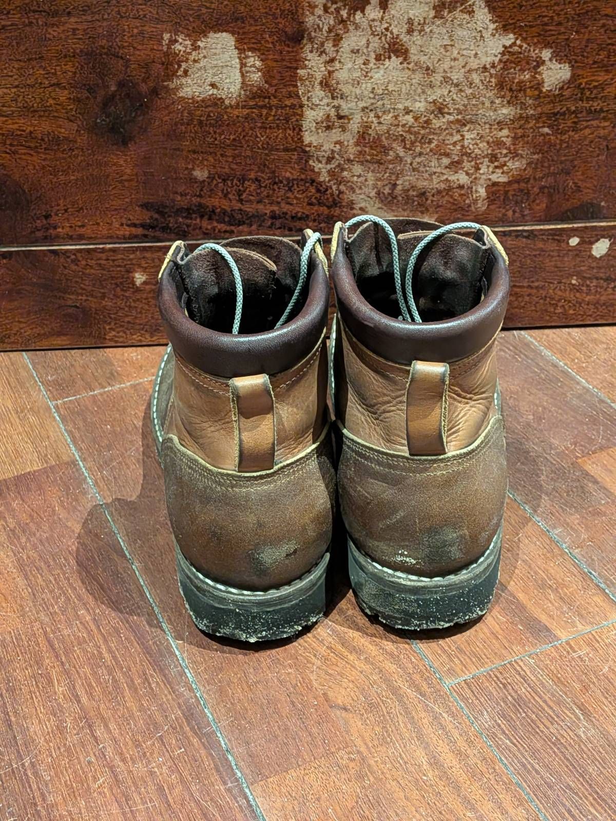 Photo by JY on January 4, 2026 of the Nicks MTO in Spokane Honey & Spokane Honey Waxed Flesh.