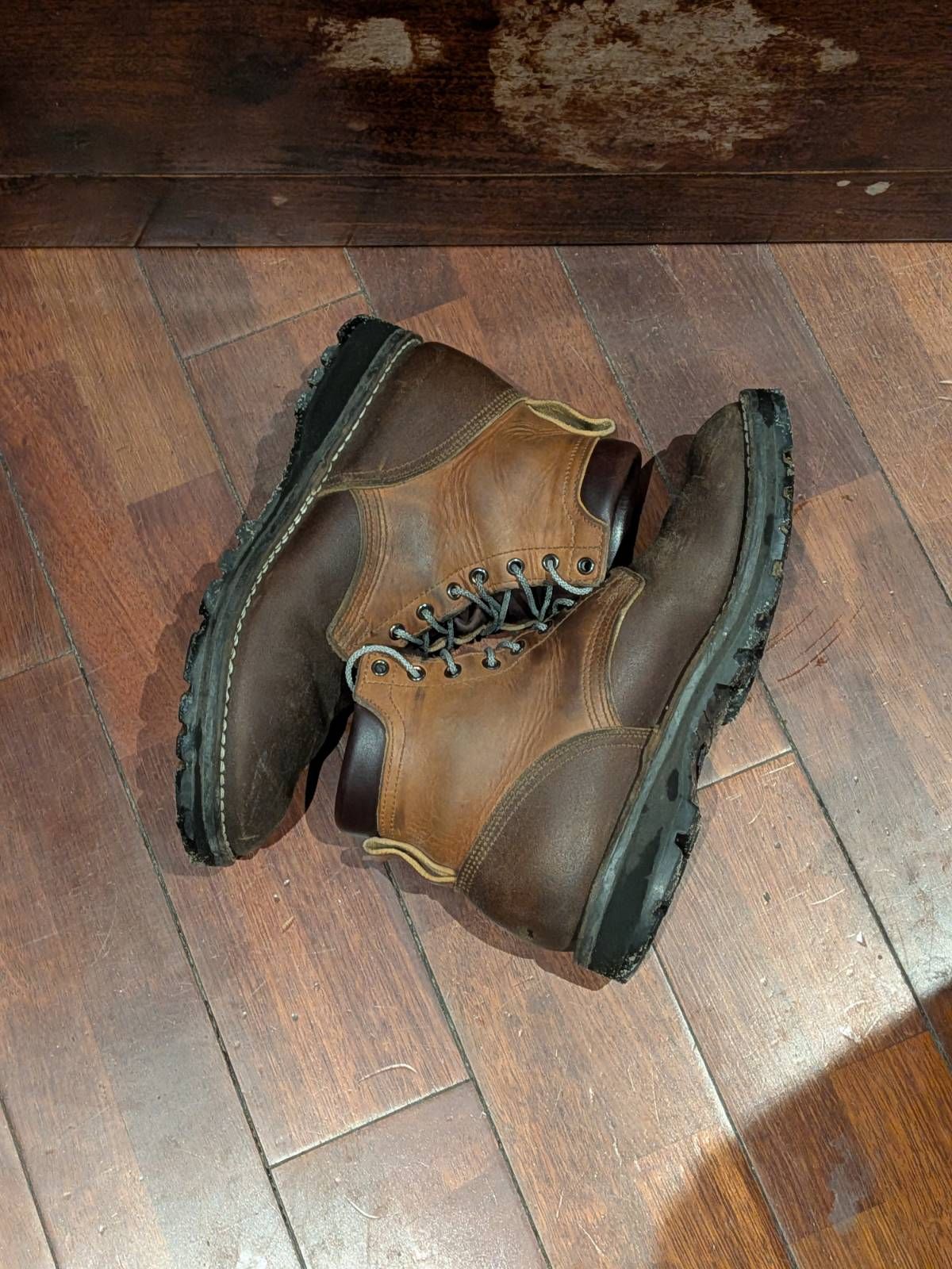 Photo by JY on January 4, 2026 of the Nicks MTO in Spokane Honey & Spokane Honey Waxed Flesh.