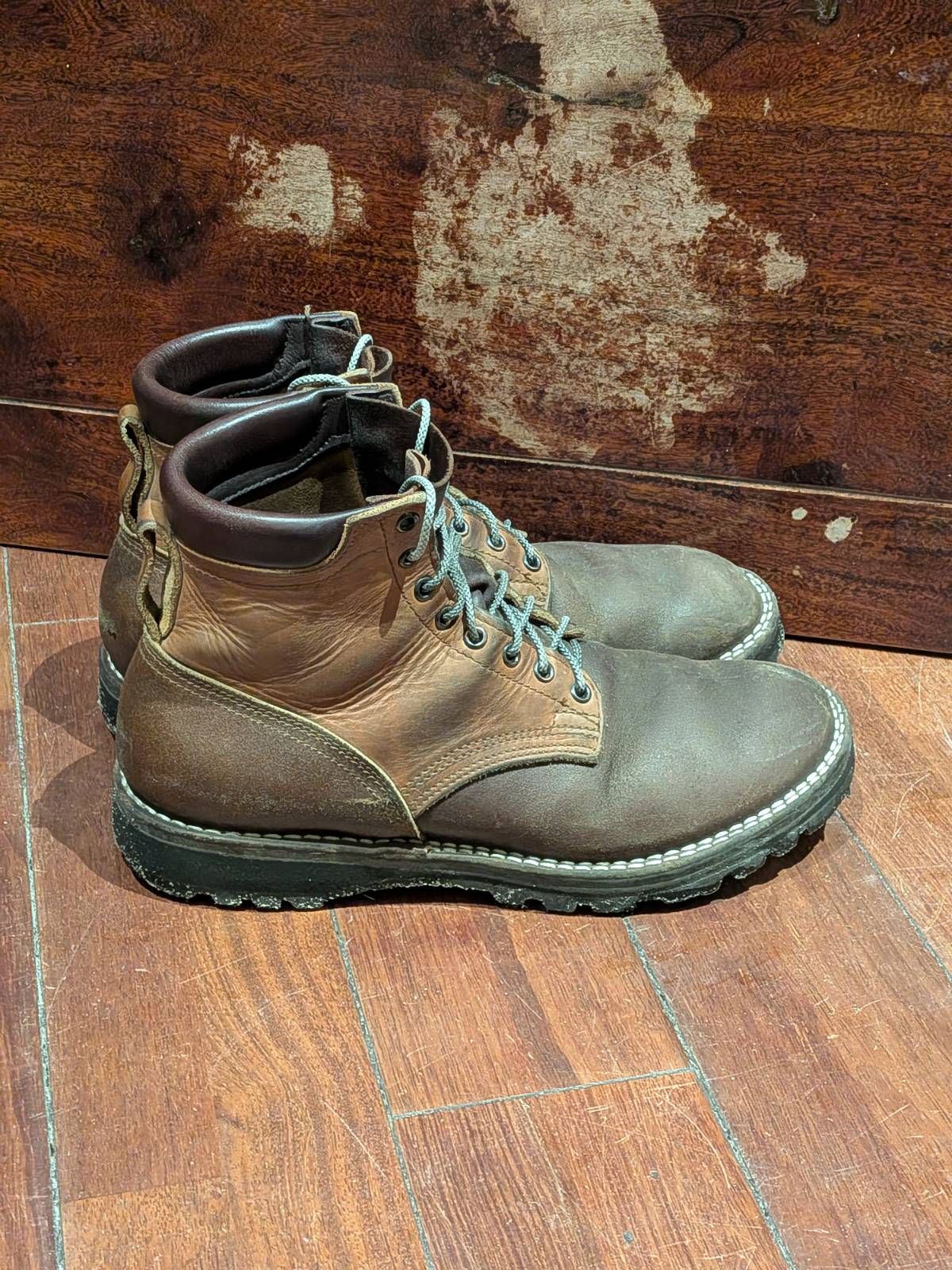 Photo by JY on January 4, 2026 of the Nicks MTO in Spokane Honey & Spokane Honey Waxed Flesh.