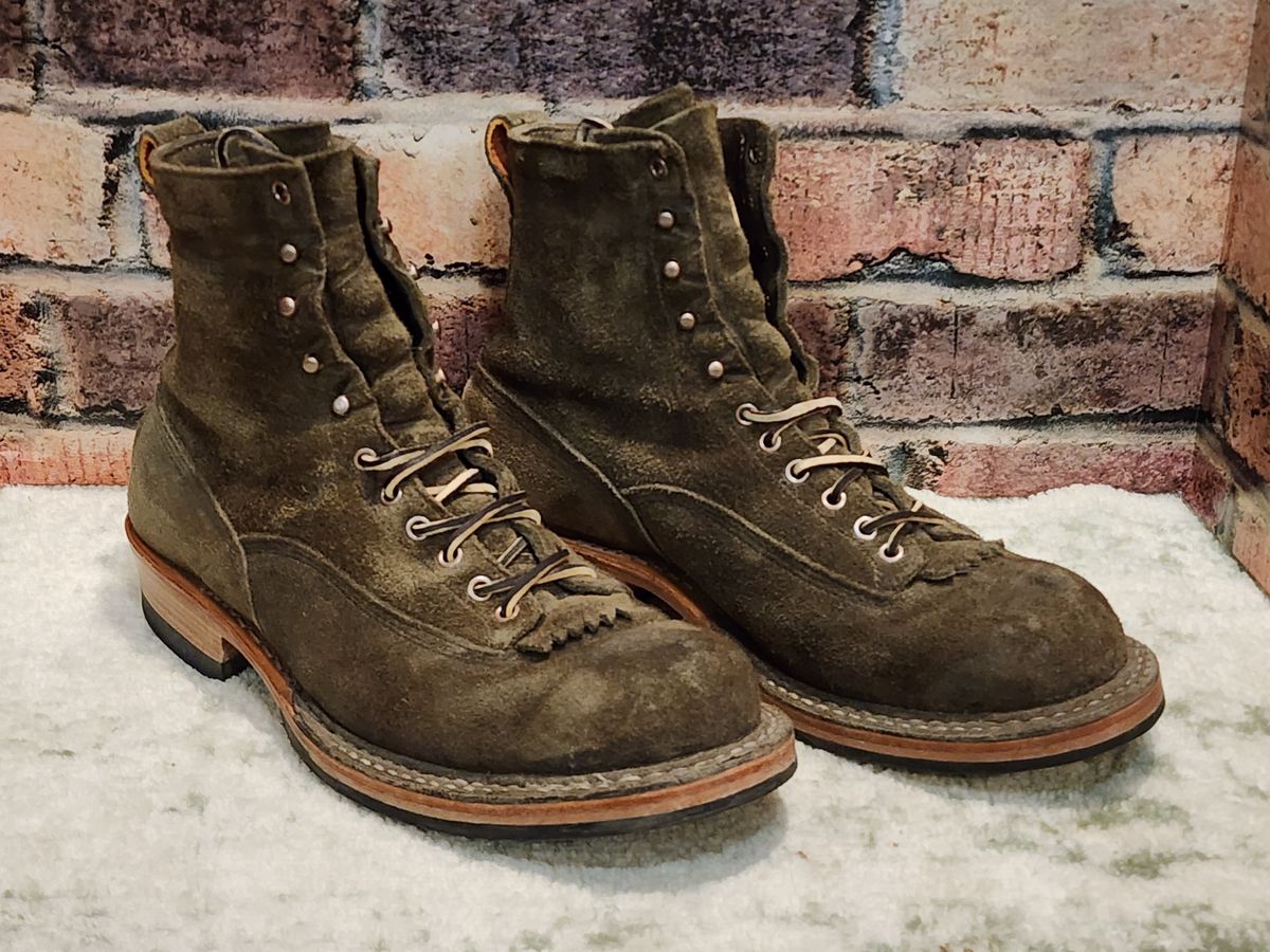 Photo by Randomlurker541 on November 4, 2025 of the White's 355 Cutter in Army Green Desert Oasis.