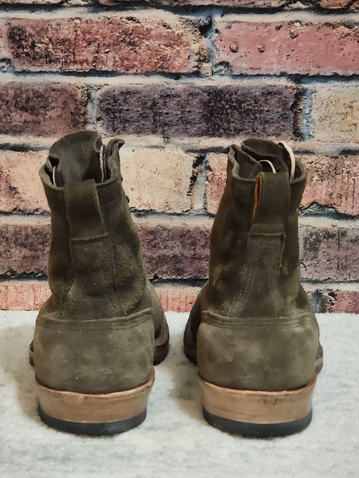 Photo by Randomlurker541 on December 6, 2025 of the White's 355 Cutter in Army Green Desert Oasis.