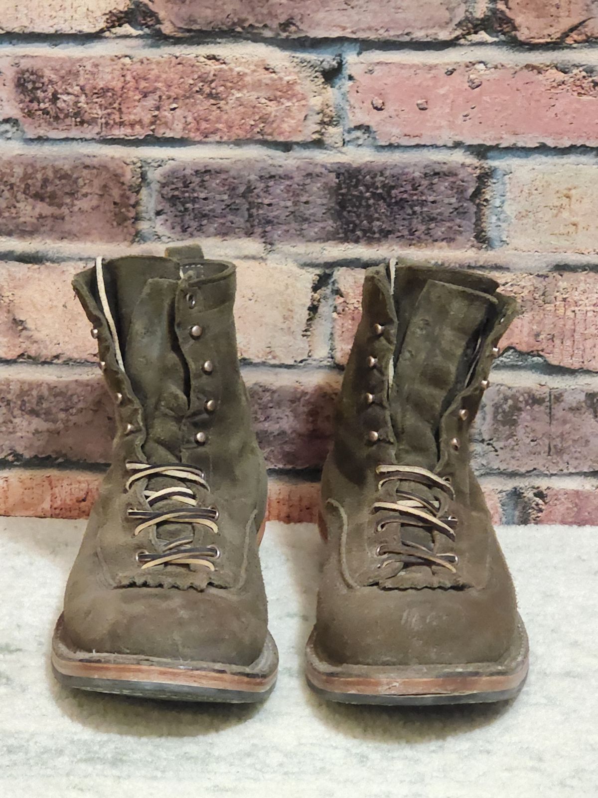 Photo by Randomlurker541 on December 6, 2025 of the White's 355 Cutter in Army Green Desert Oasis.