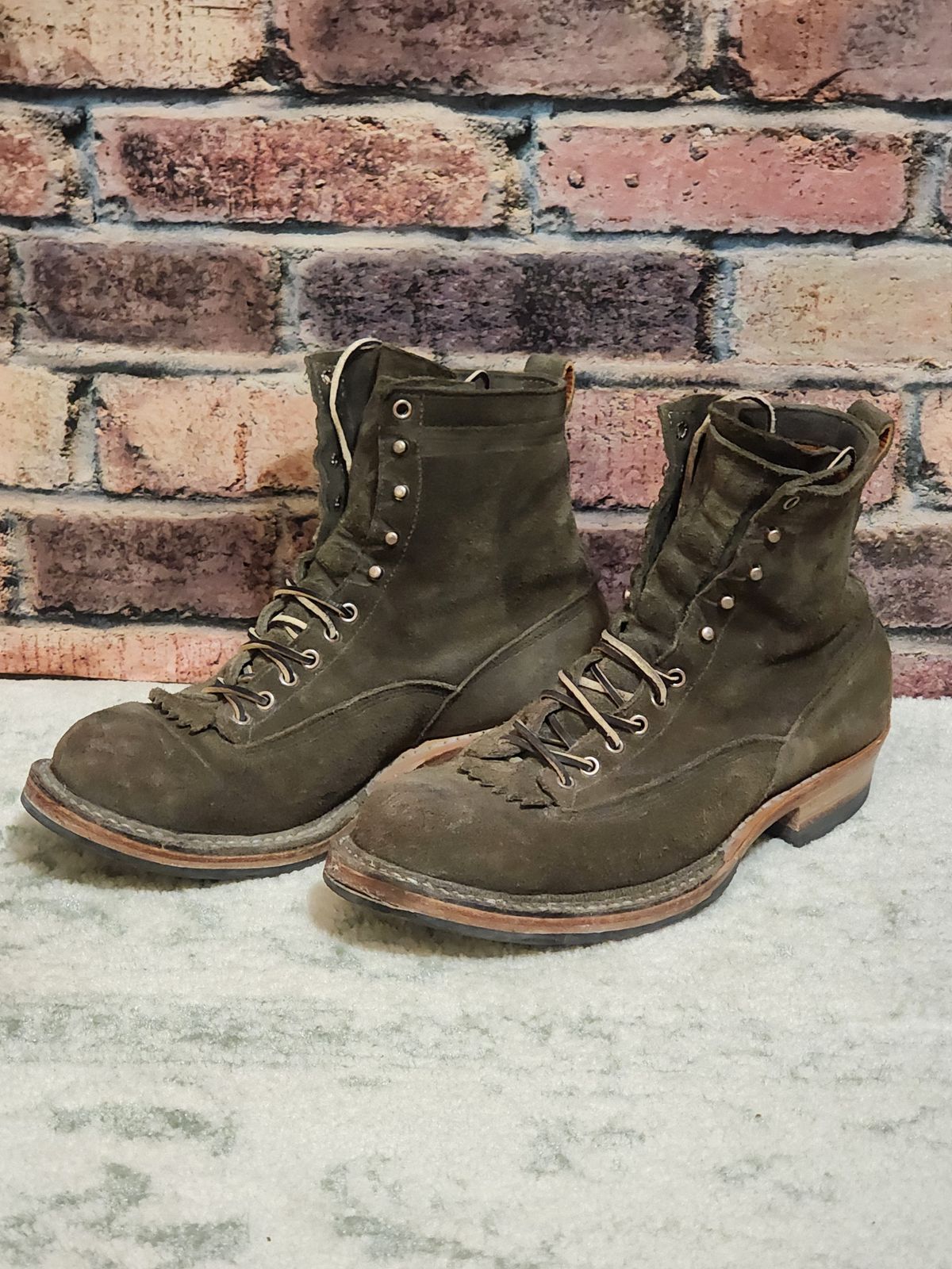 Photo by Randomlurker541 on December 6, 2025 of the White's 355 Cutter in Army Green Desert Oasis.