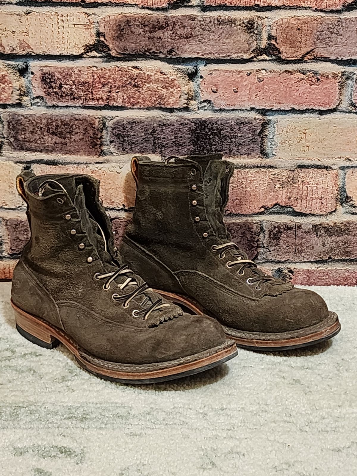 Photo by Randomlurker541 on December 6, 2025 of the White's 355 Cutter in Army Green Desert Oasis.